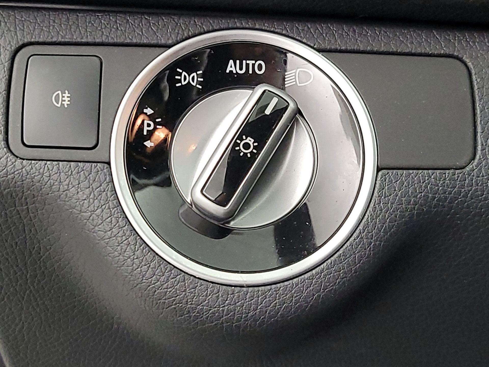 Thumbnail: 2014 Mercedes-Benz C-Class - 13