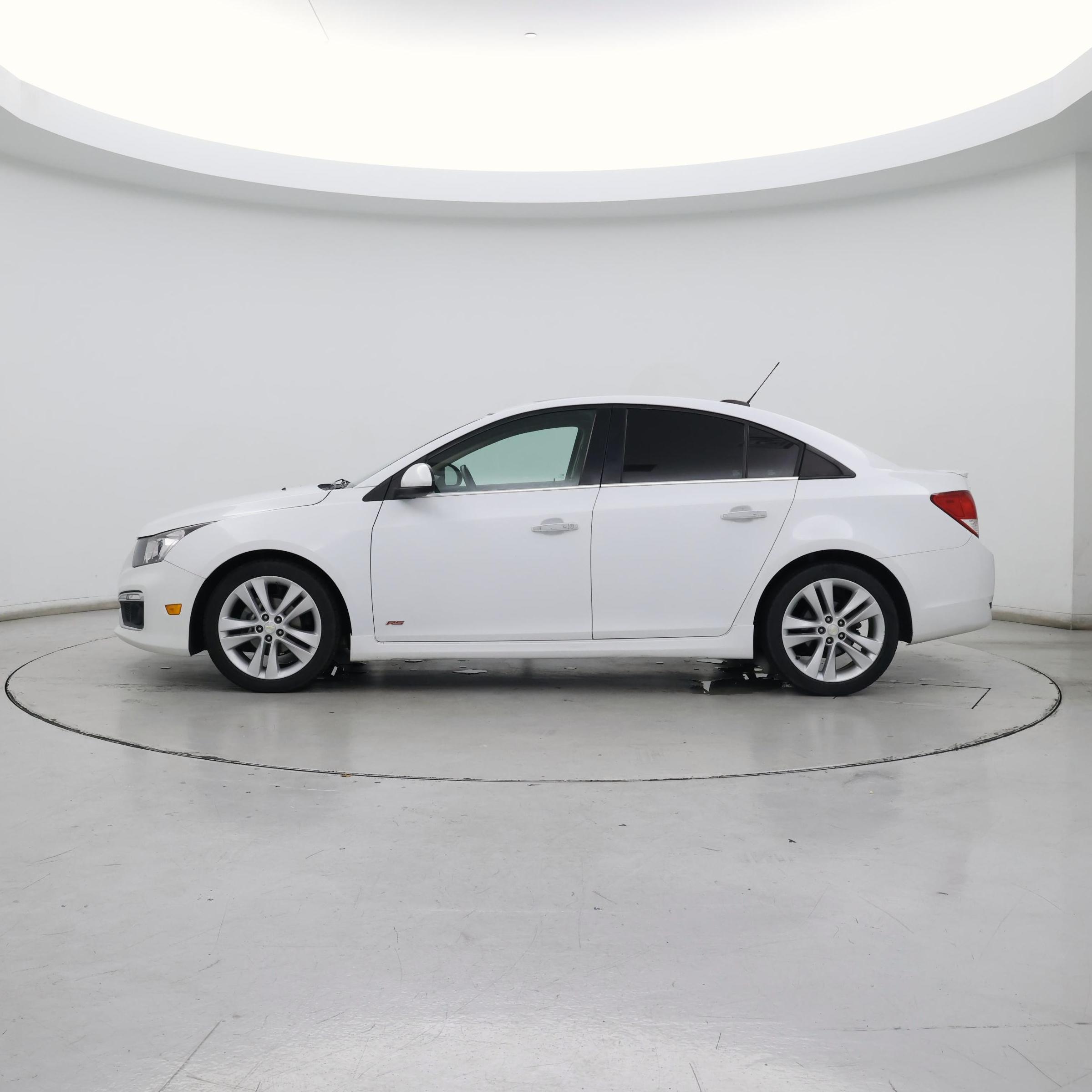 Thumbnail: 2015 Chevrolet Cruze - 3