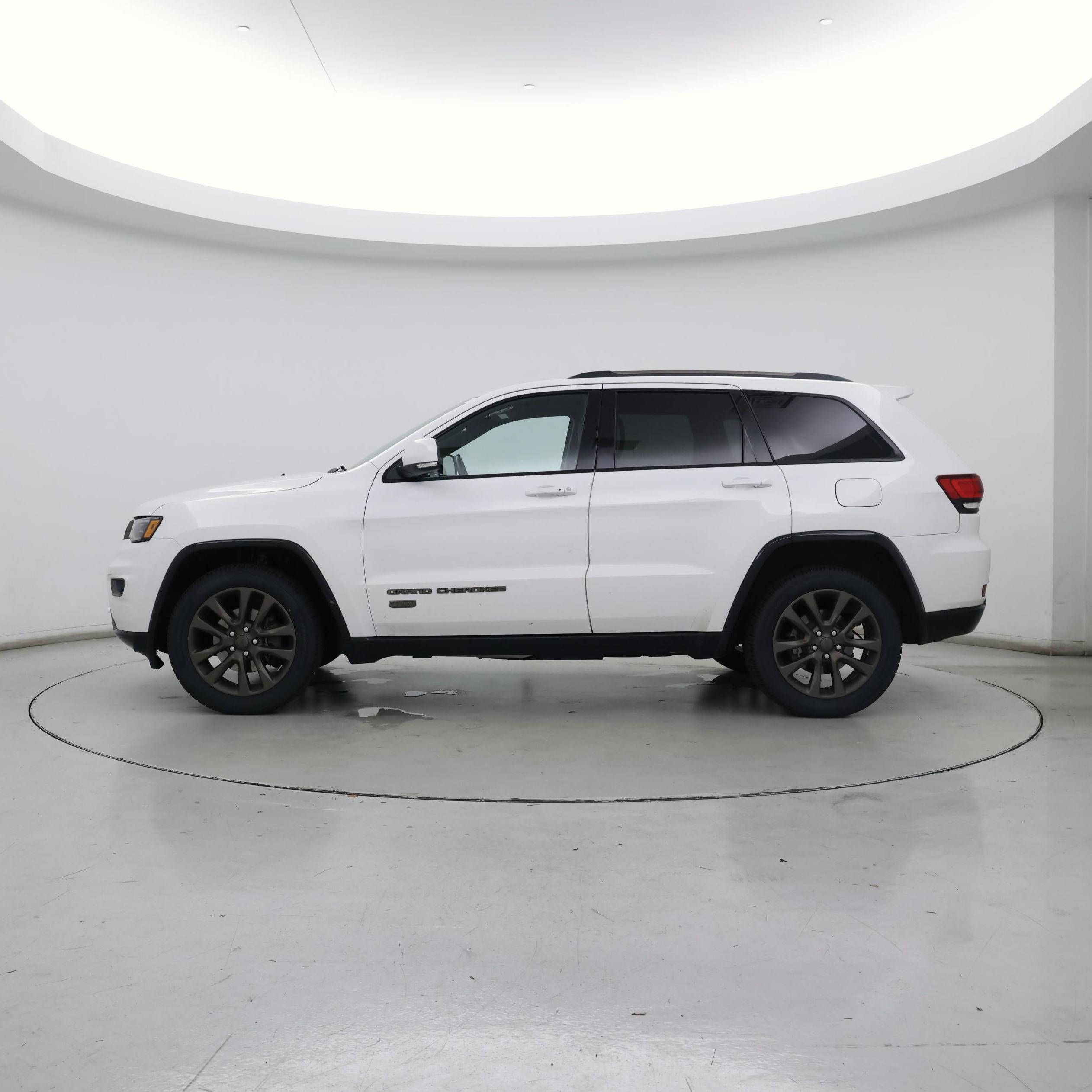 Thumbnail: 2016 Jeep Grand Cherokee - 3