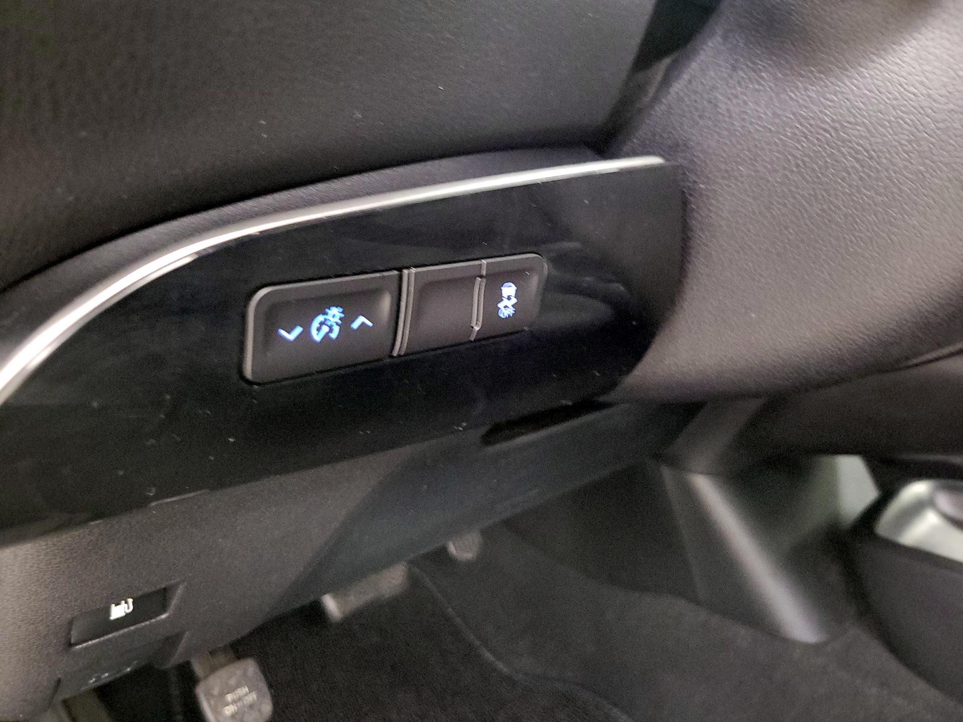 Thumbnail: 2016 Toyota Prius - 13