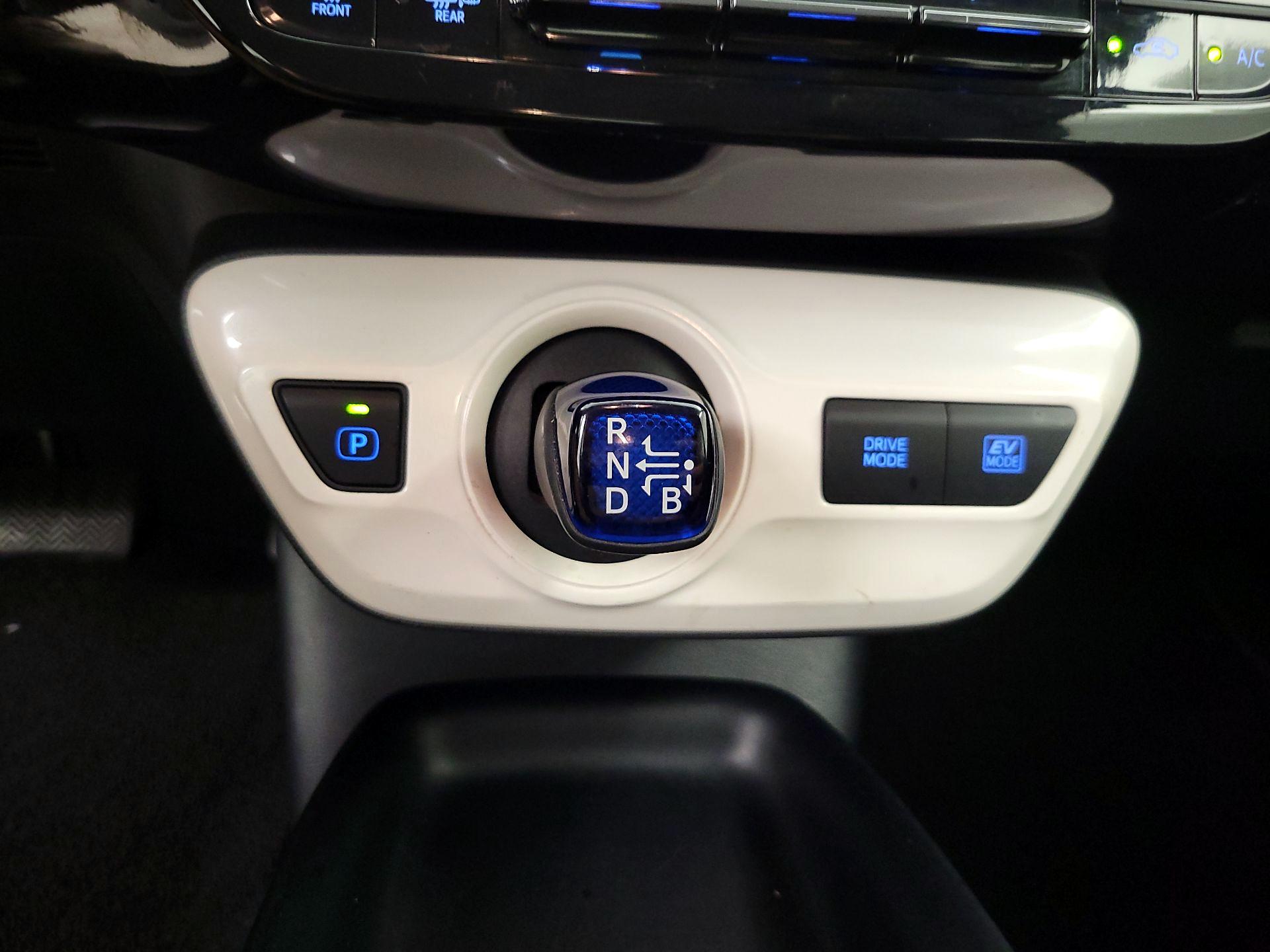 Thumbnail: 2016 Toyota Prius - 17