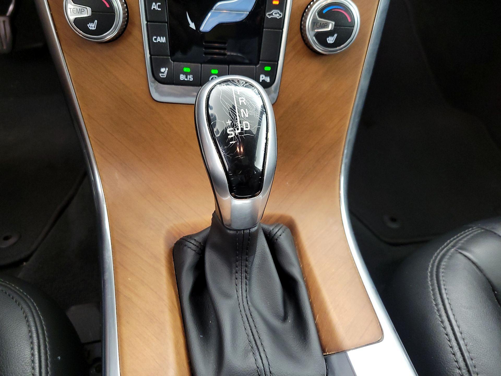 Thumbnail: 2017 Volvo XC60 - 17