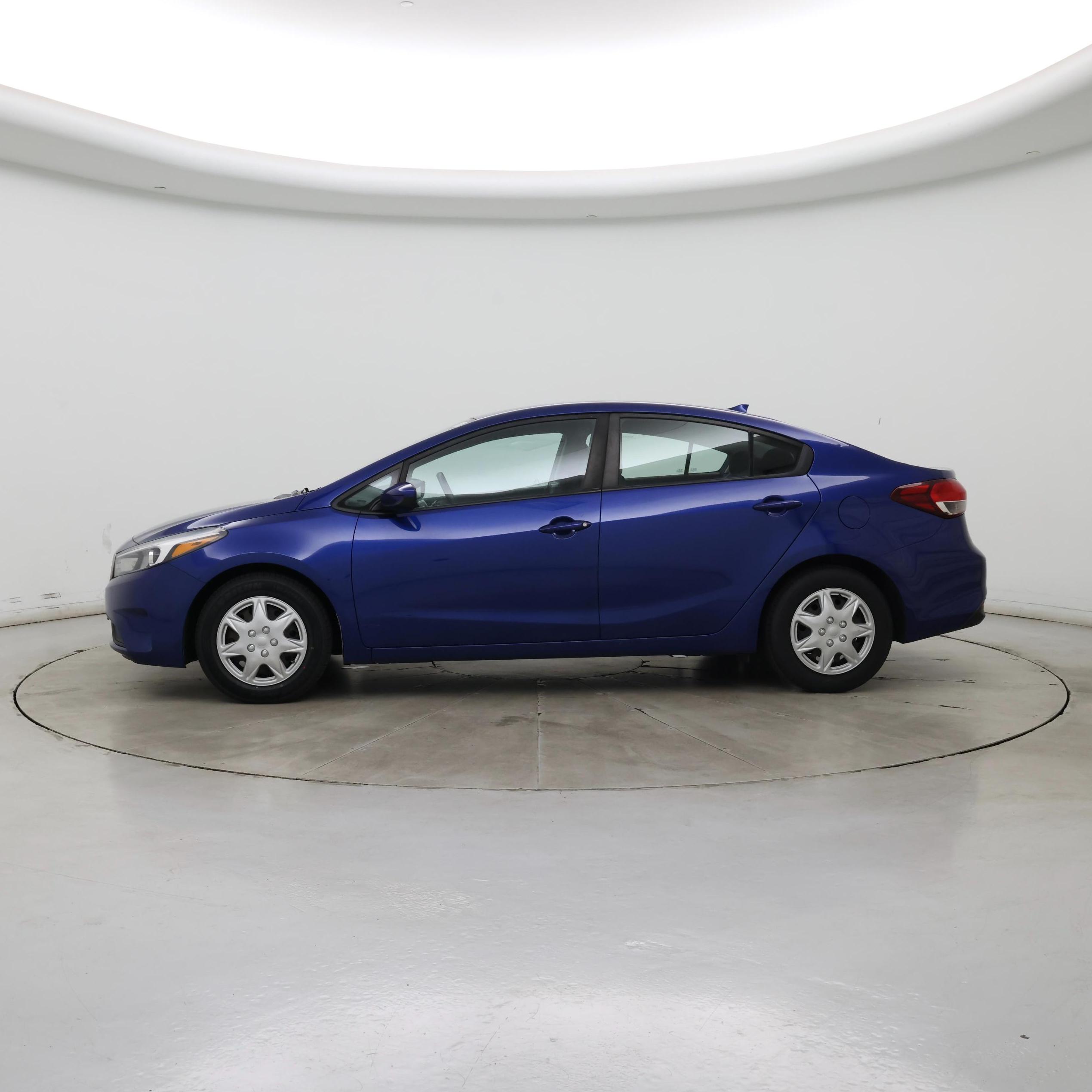 Thumbnail: 2017 Kia Forte - 3