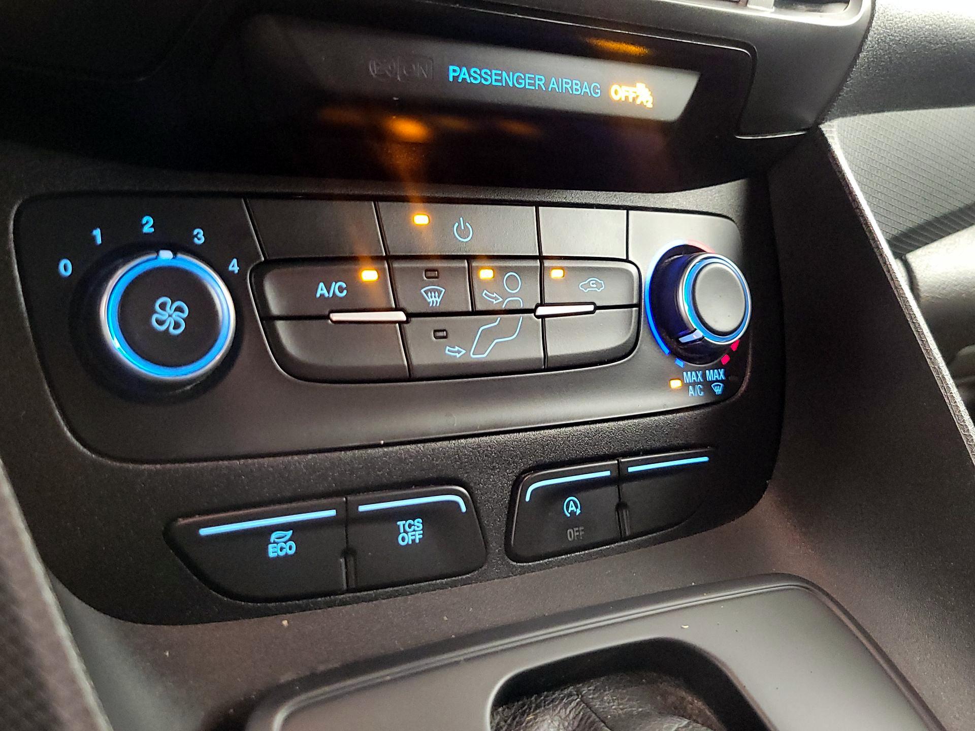 Thumbnail: 2019 Ford Transit Series - 16