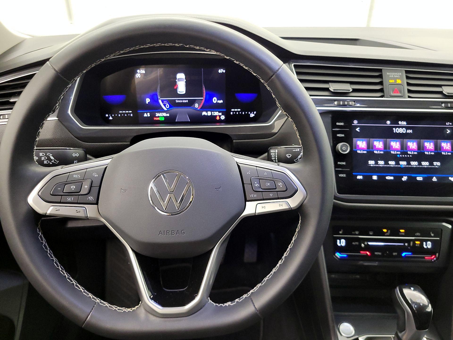 Thumbnail: 2023 Volkswagen Tiguan - 10