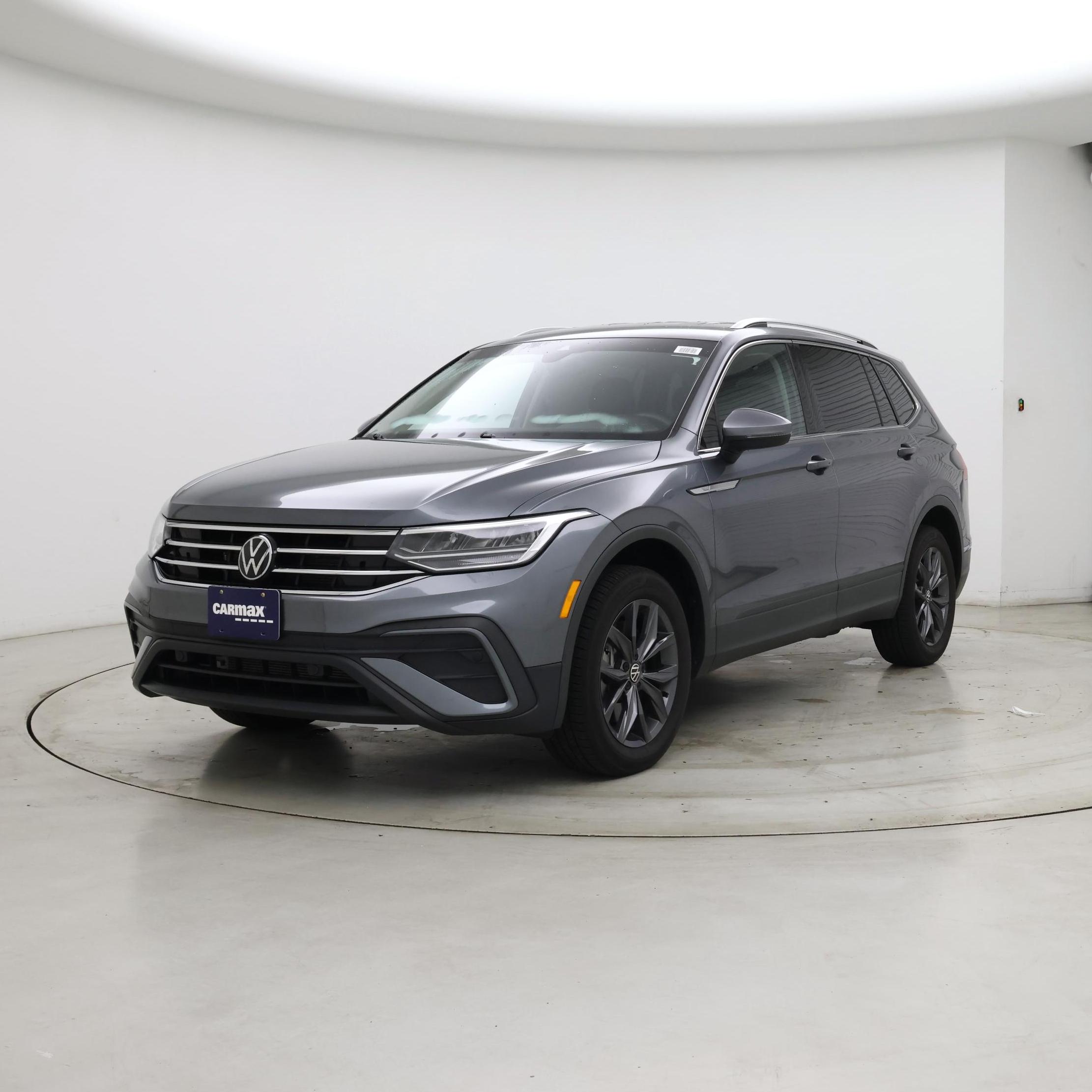 Thumbnail: 2023 Volkswagen Tiguan - 4
