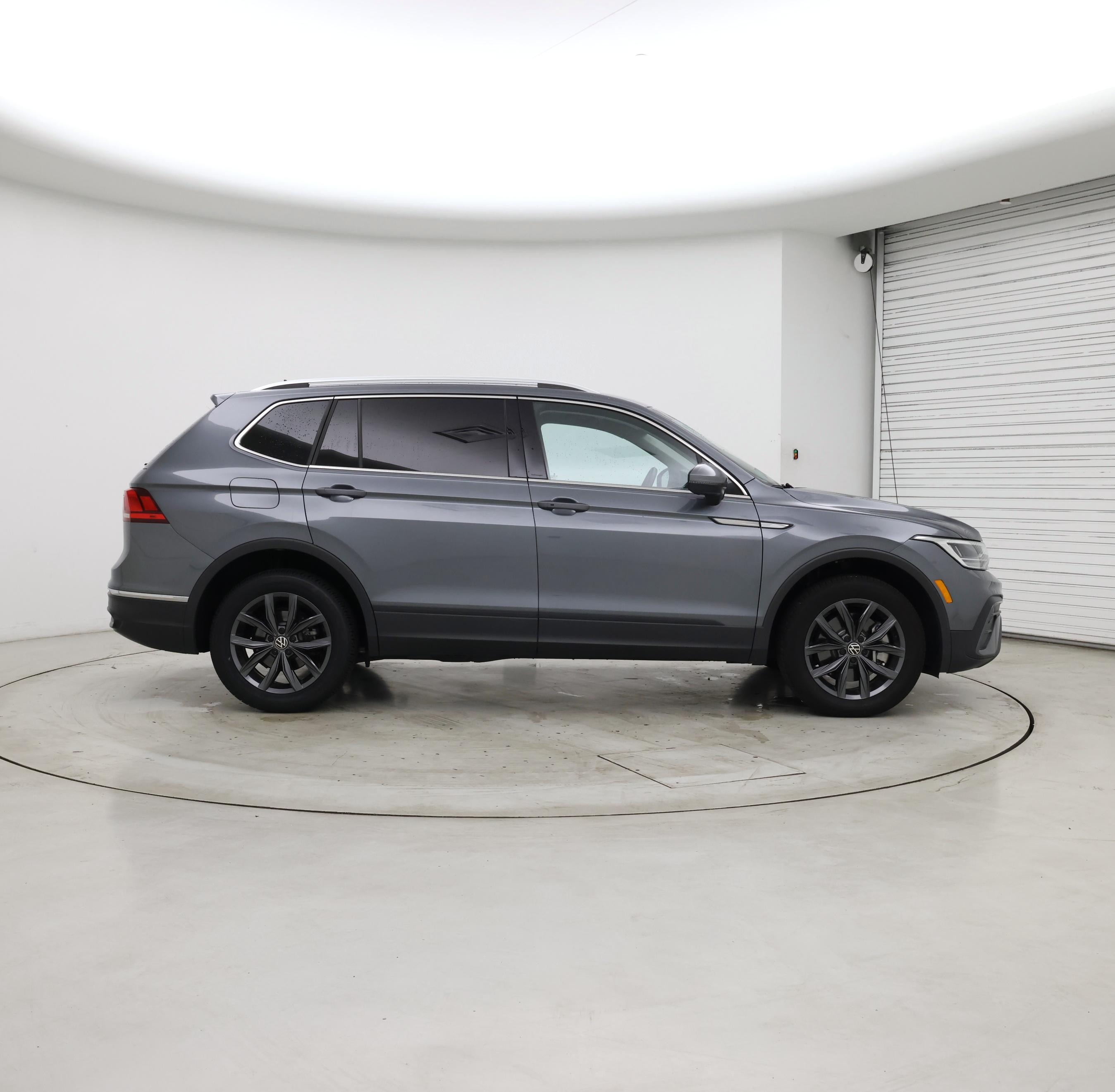 Thumbnail: 2023 Volkswagen Tiguan - 7