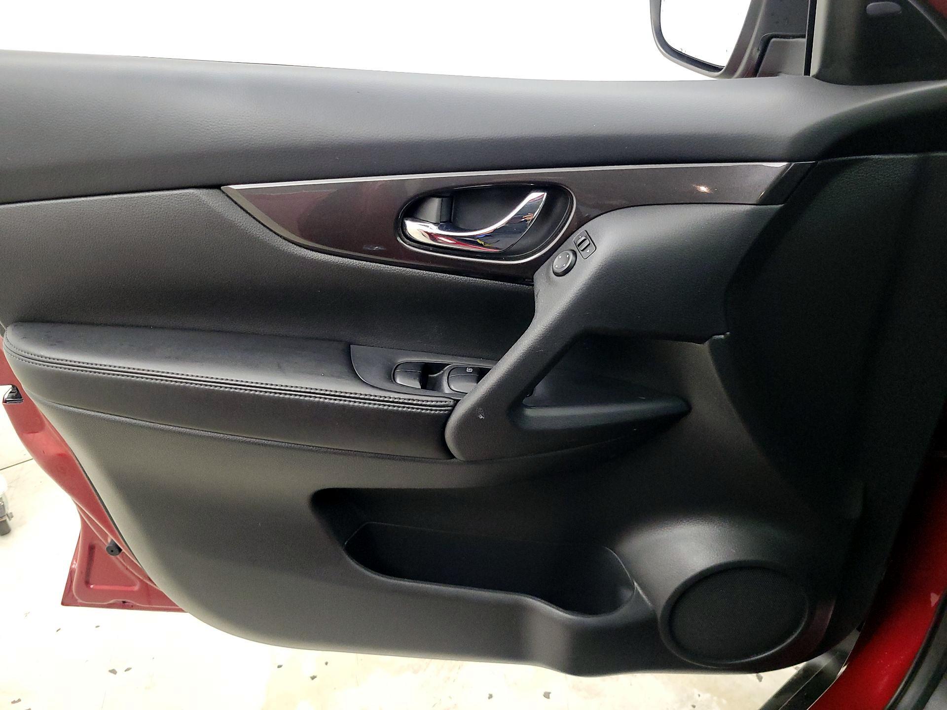Thumbnail: 2019 Nissan Rogue - 12
