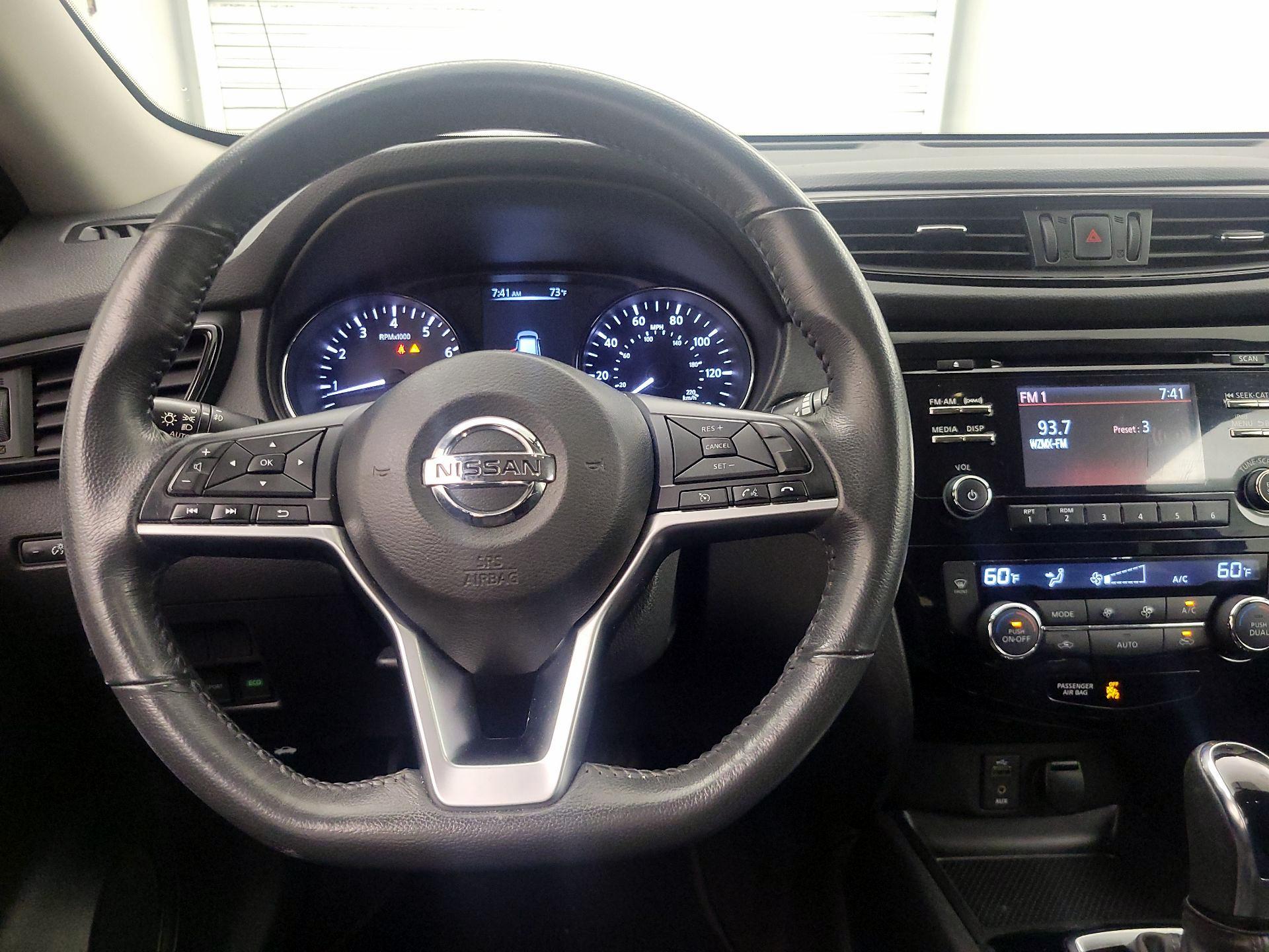 Thumbnail: 2017 Nissan Rogue - 10
