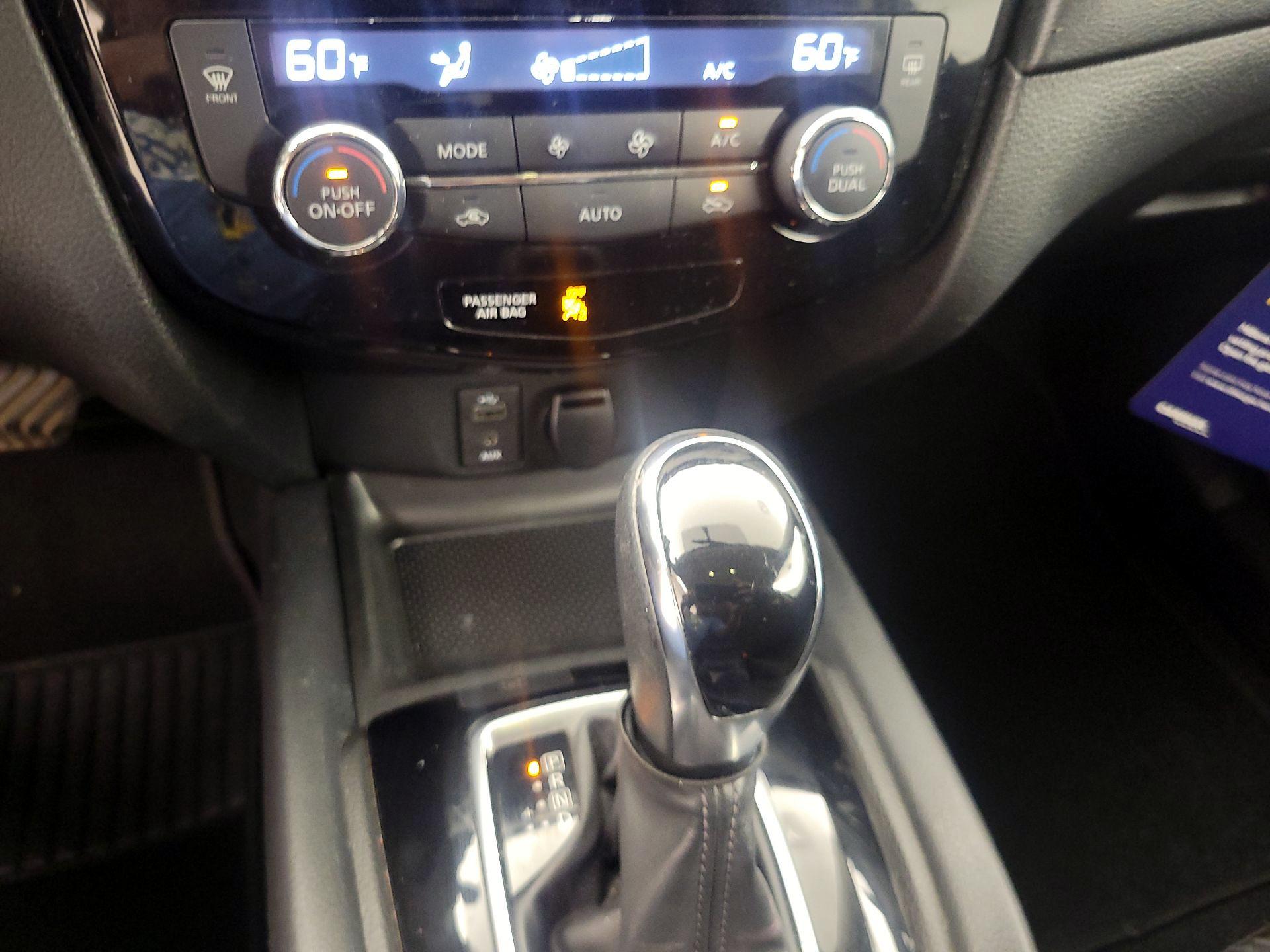 Thumbnail: 2017 Nissan Rogue - 16