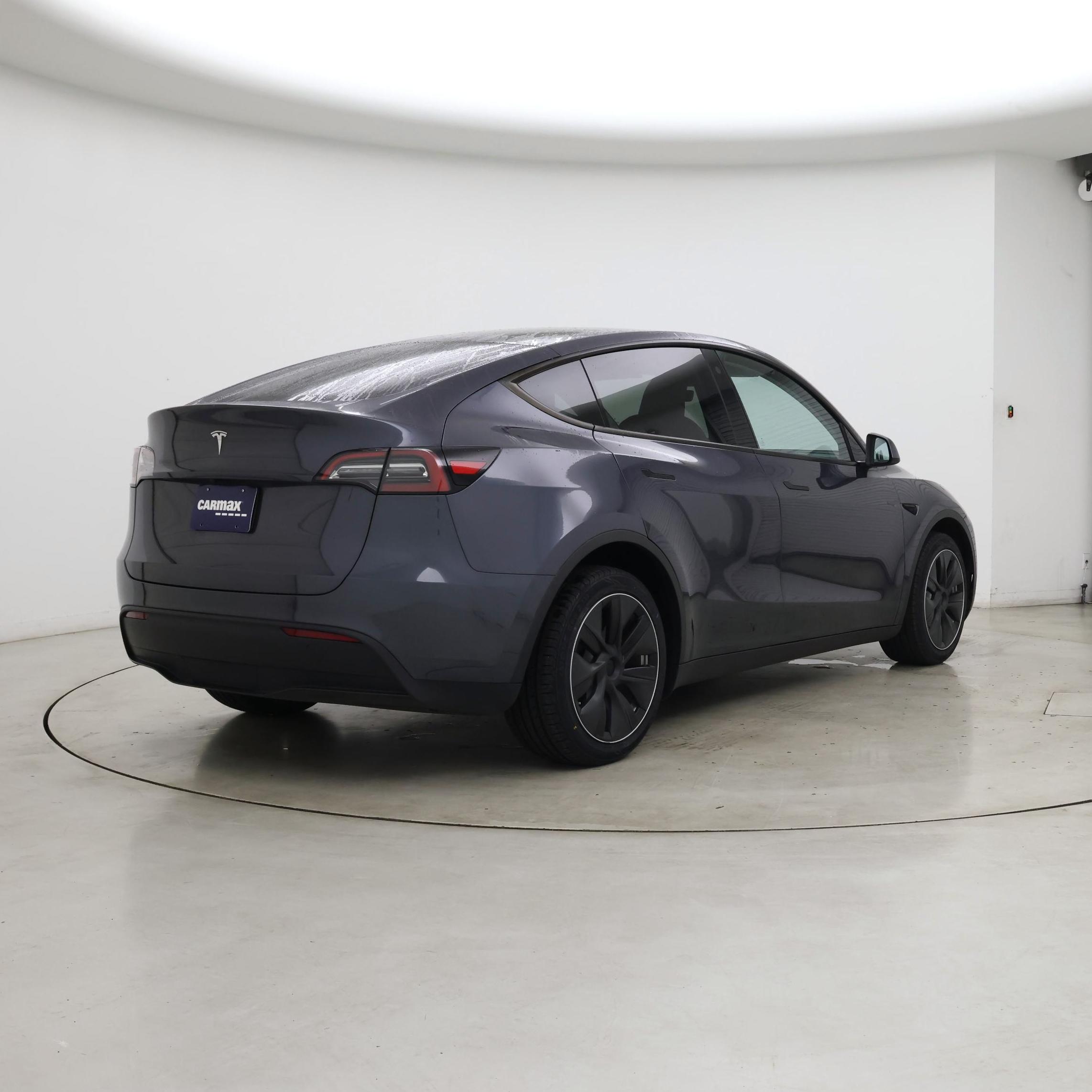 Thumbnail: 2023 Tesla Model Y - 8