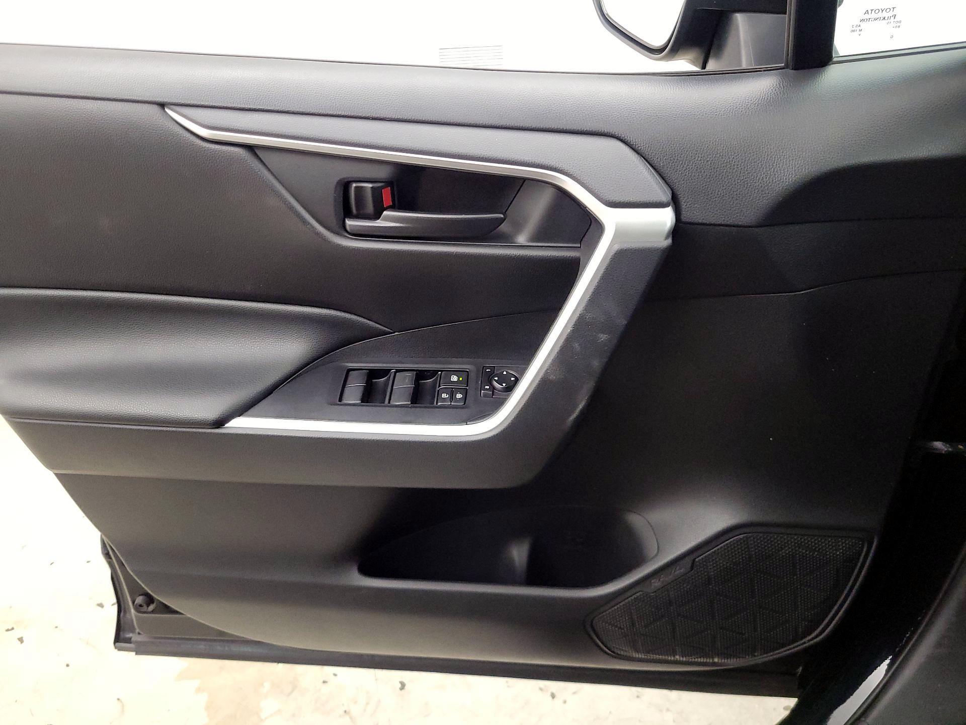 Thumbnail: 2021 Toyota RAV4 - 12