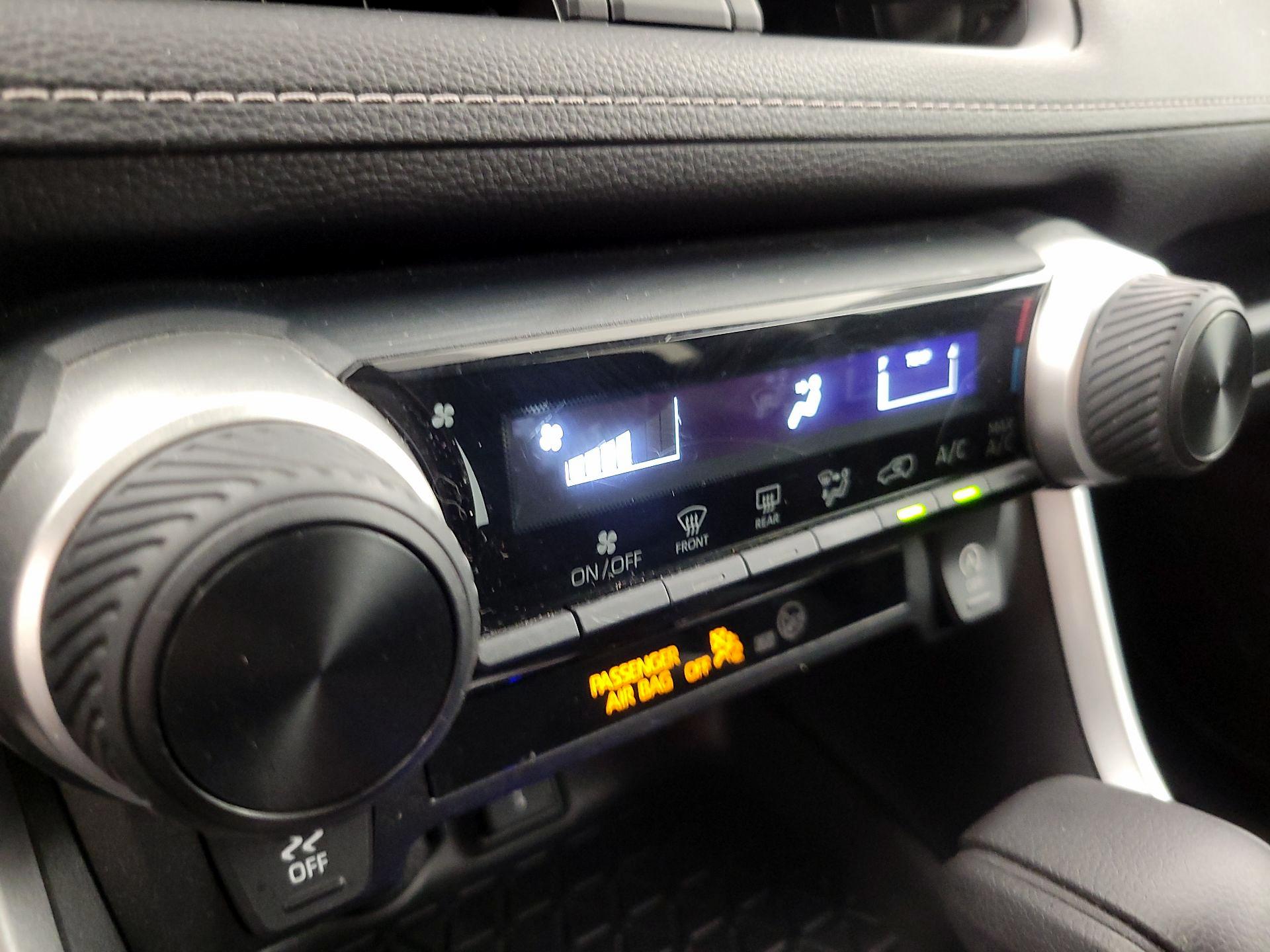 Thumbnail: 2021 Toyota RAV4 - 16