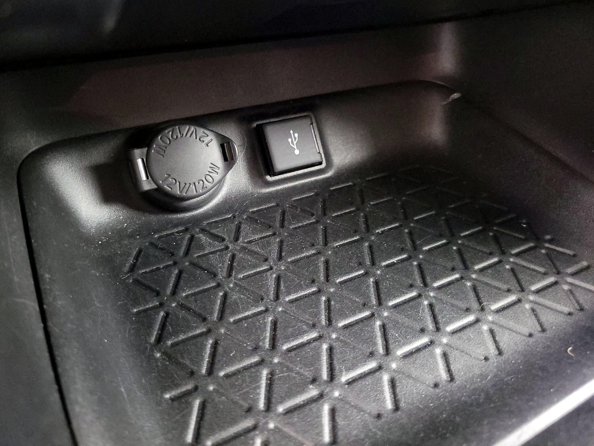 Thumbnail: 2021 Toyota RAV4 - 18