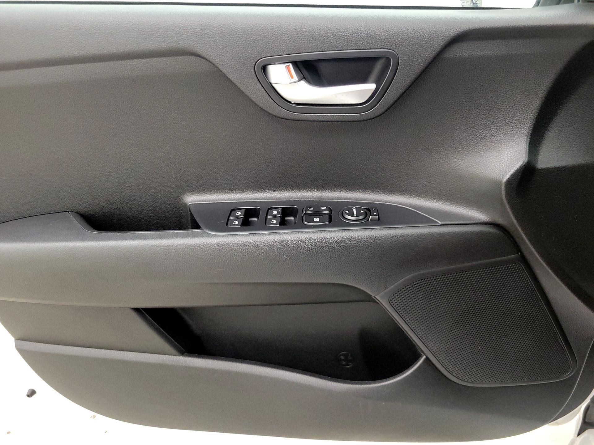 Thumbnail: 2020 Kia Rio - 12