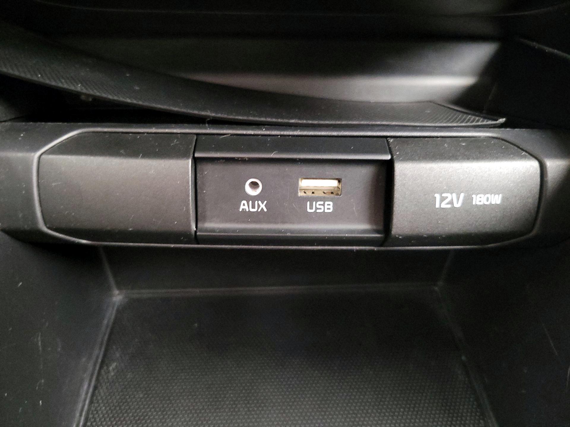 Thumbnail: 2020 Kia Rio - 18