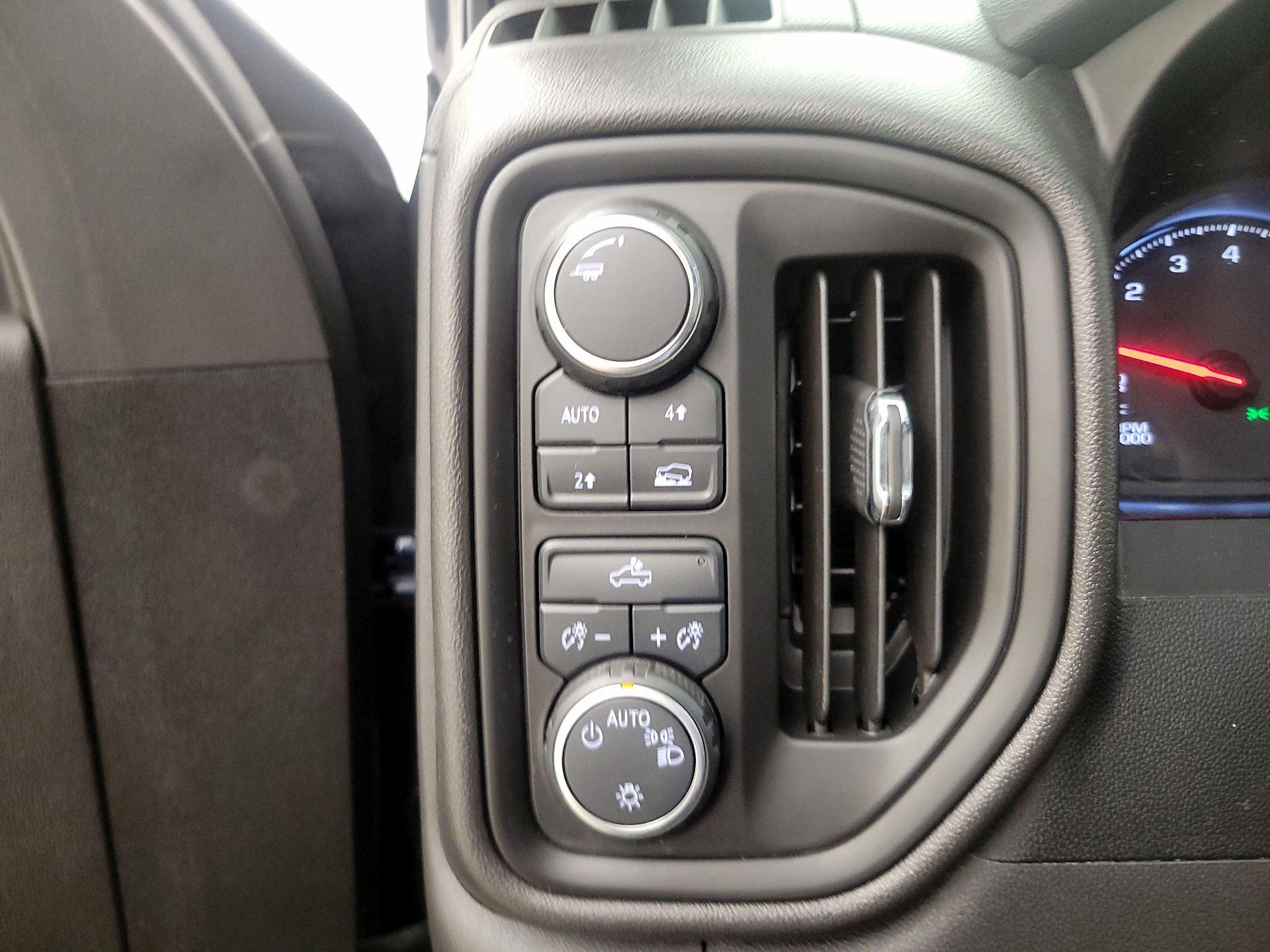 Thumbnail: 2020 Chevrolet Silverado 1500 - 13