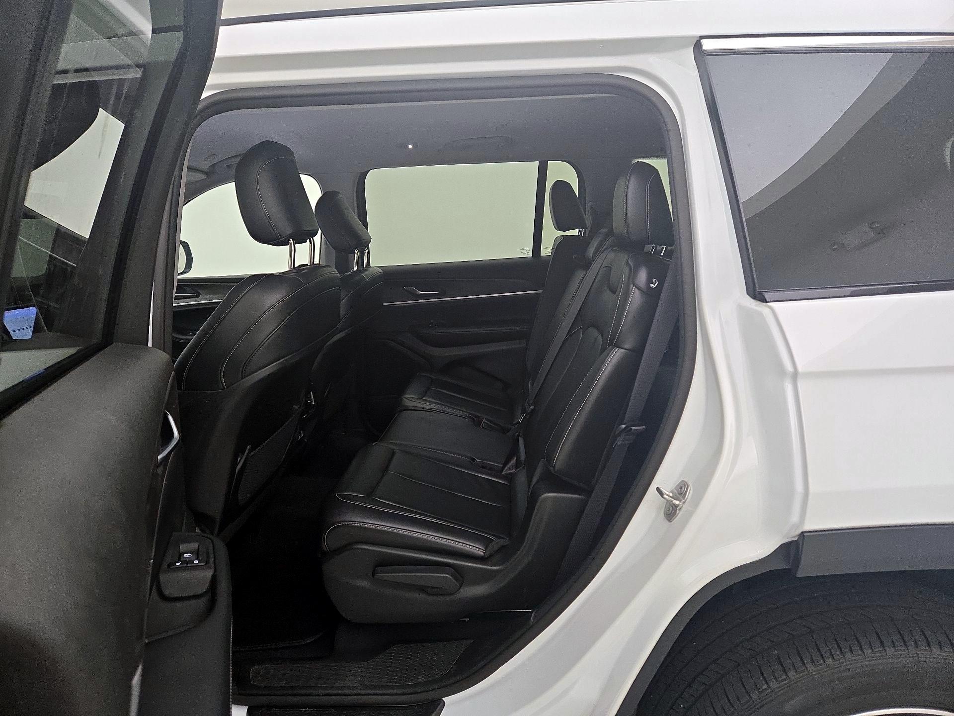Thumbnail: 2023 Jeep Grand Cherokee L - 20