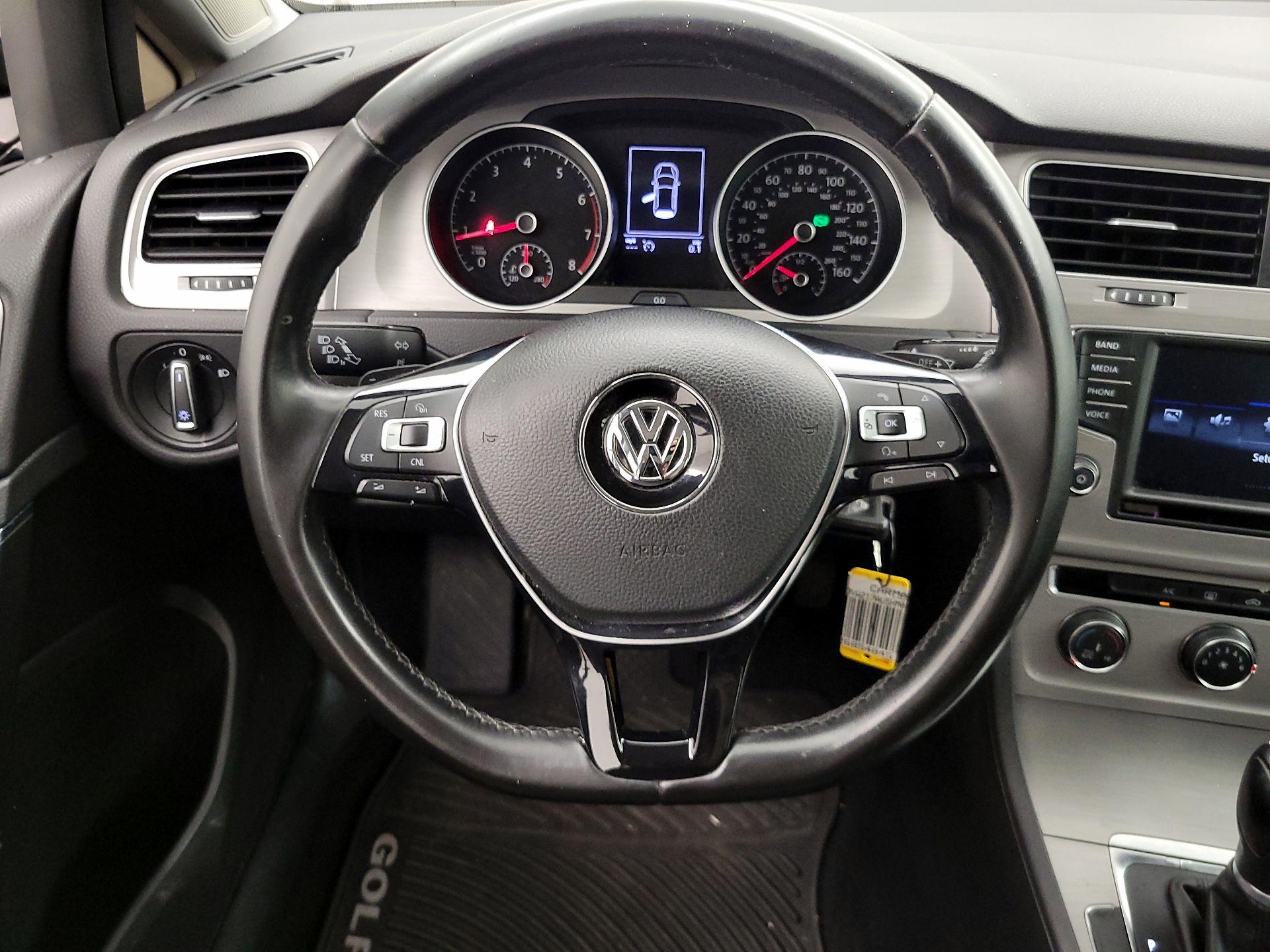 Thumbnail: 2017 Volkswagen Golf - 10