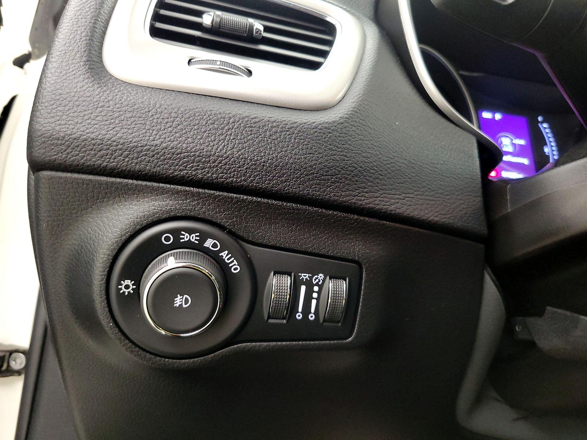 Thumbnail: 2020 Jeep Compass - 13