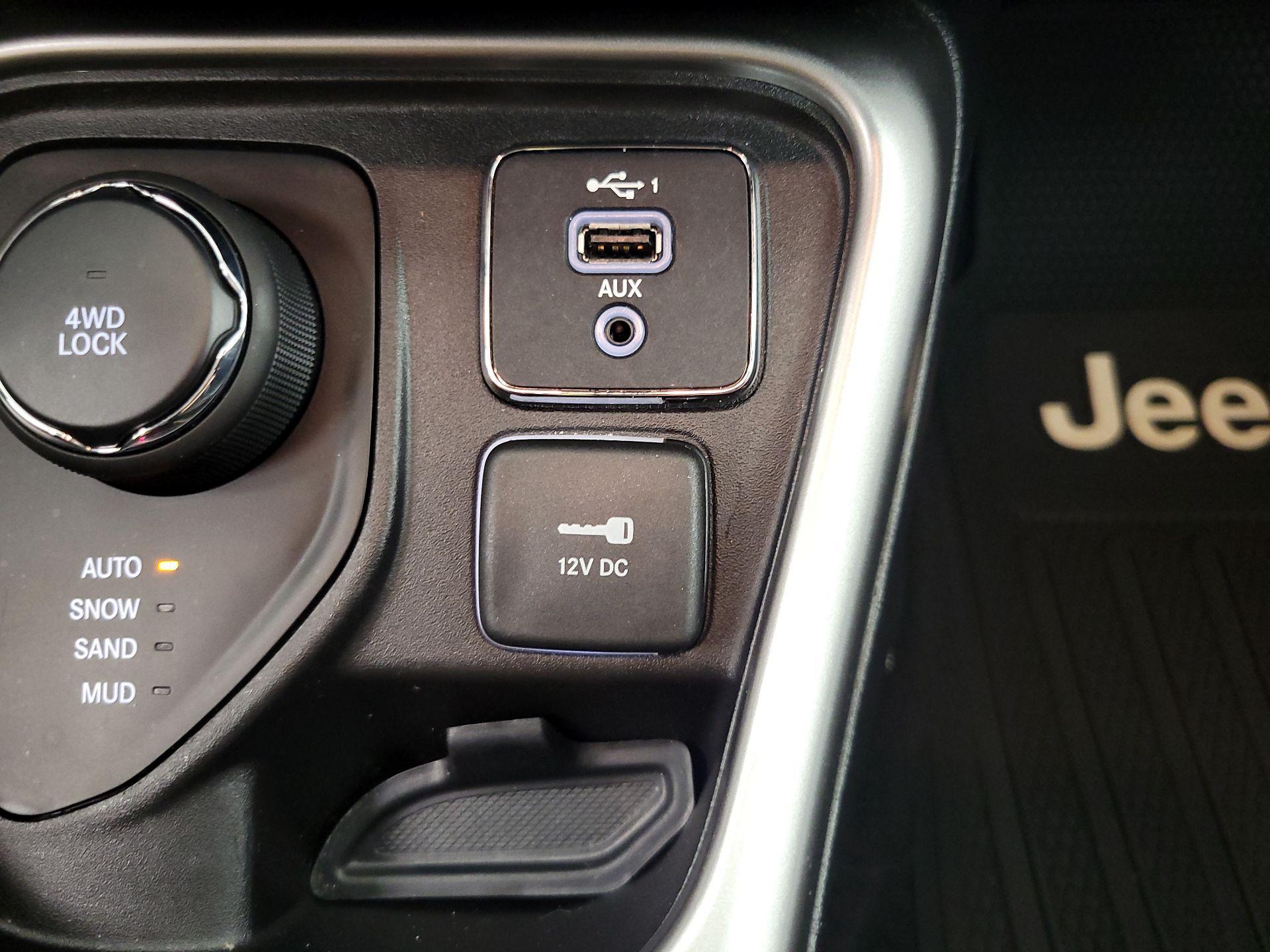 Thumbnail: 2020 Jeep Compass - 18
