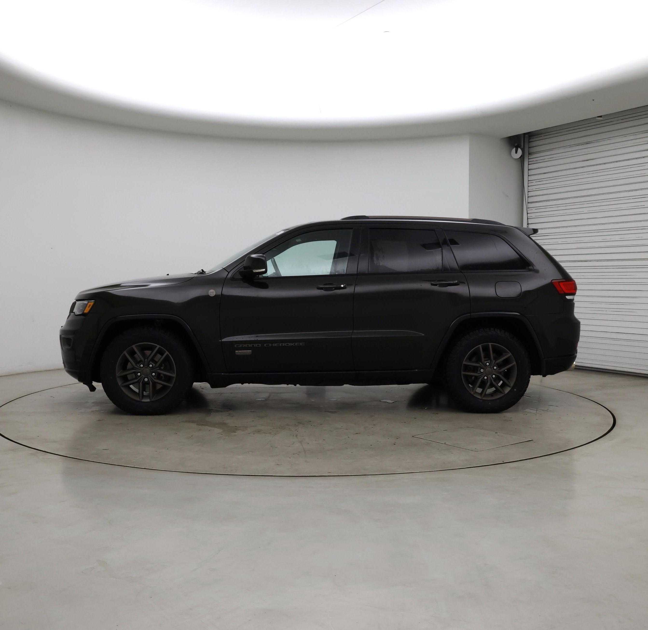 Thumbnail: 2016 Jeep Grand Cherokee - 3