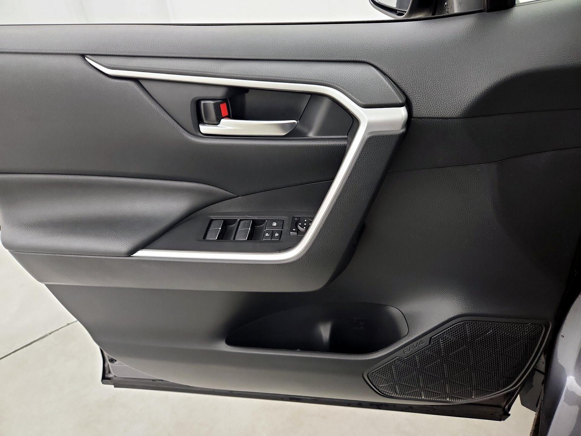 Thumbnail: 2022 Toyota RAV4 - 12