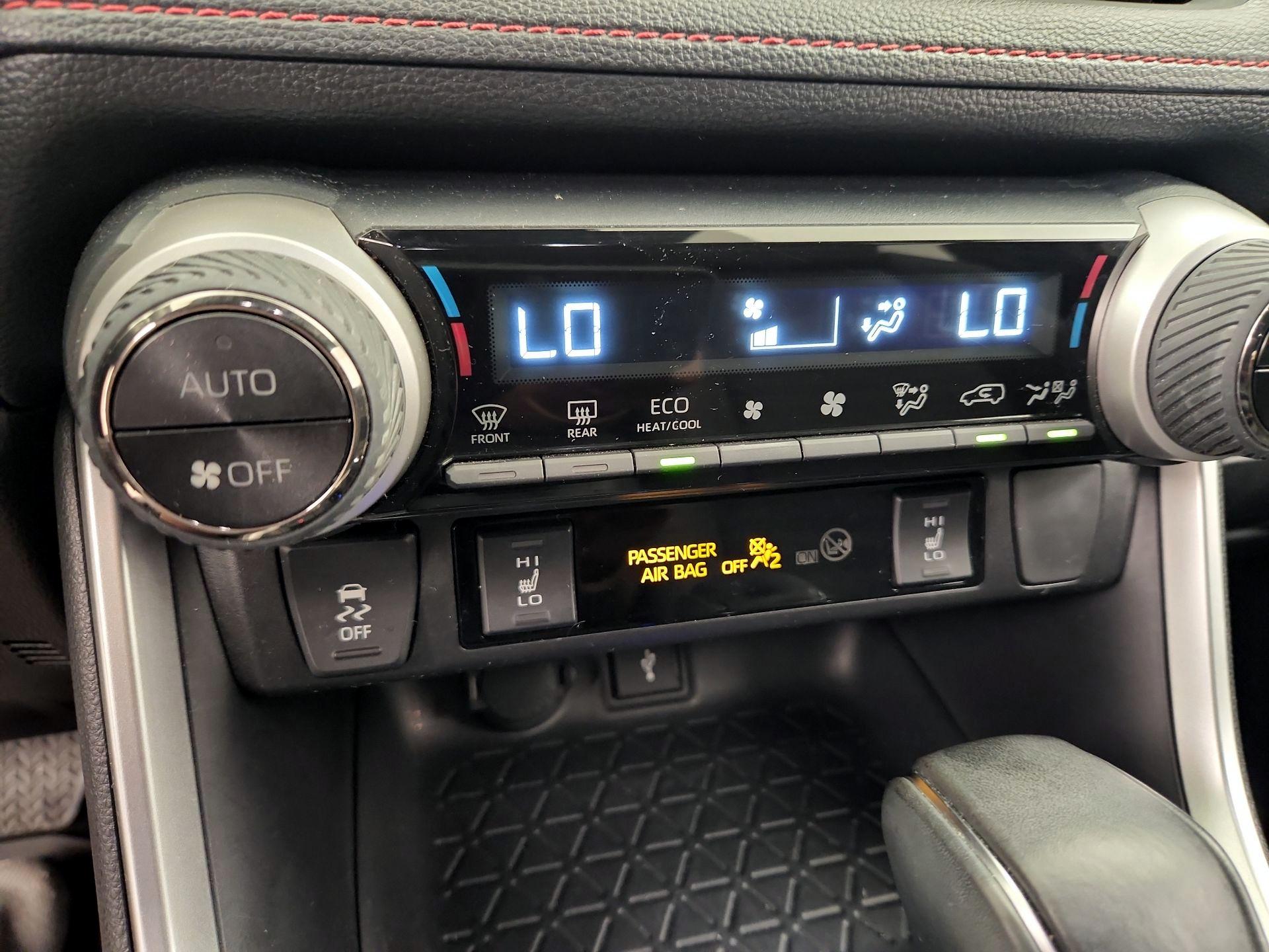 Thumbnail: 2022 Toyota RAV4 - 16