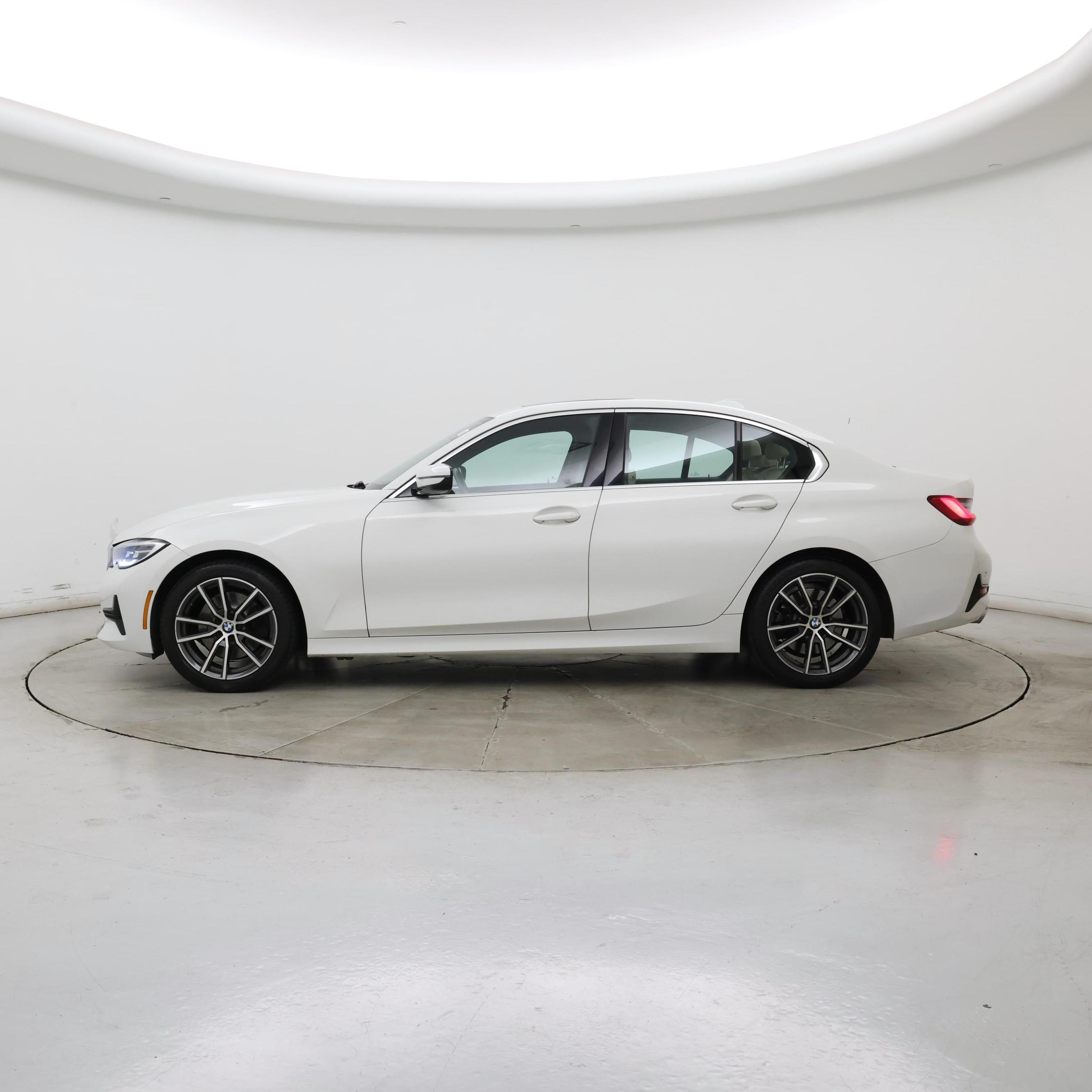 Thumbnail: 2021 BMW 3 Series - 3