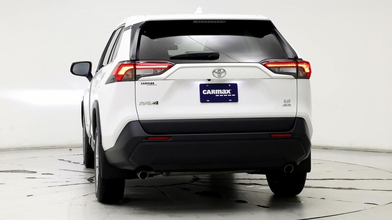 2022 Toyota RAV4 LE 6