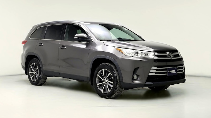 2019 Toyota Highlander XLE Hero Image