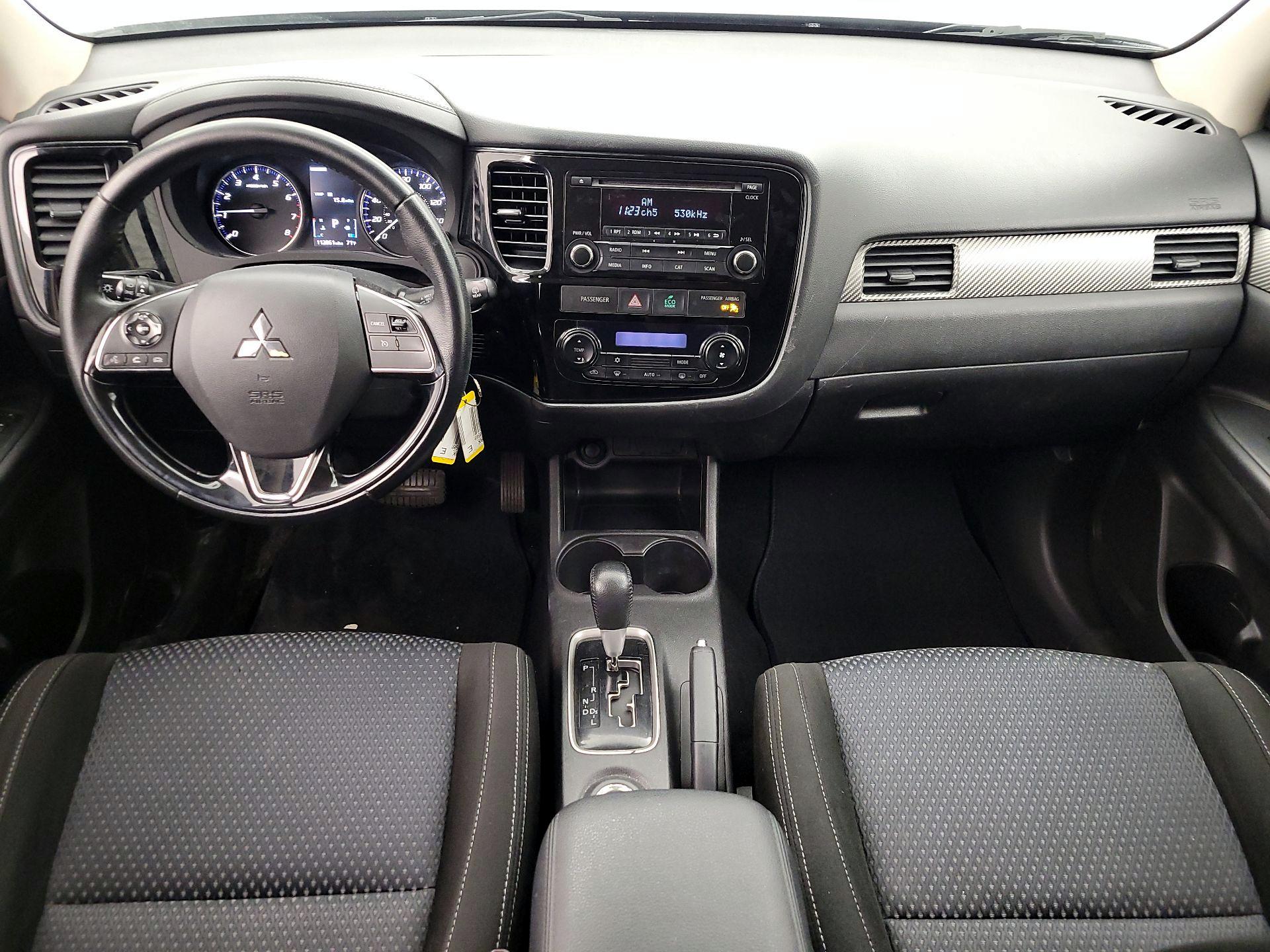 Thumbnail: 2016 Mitsubishi Outlander - 9