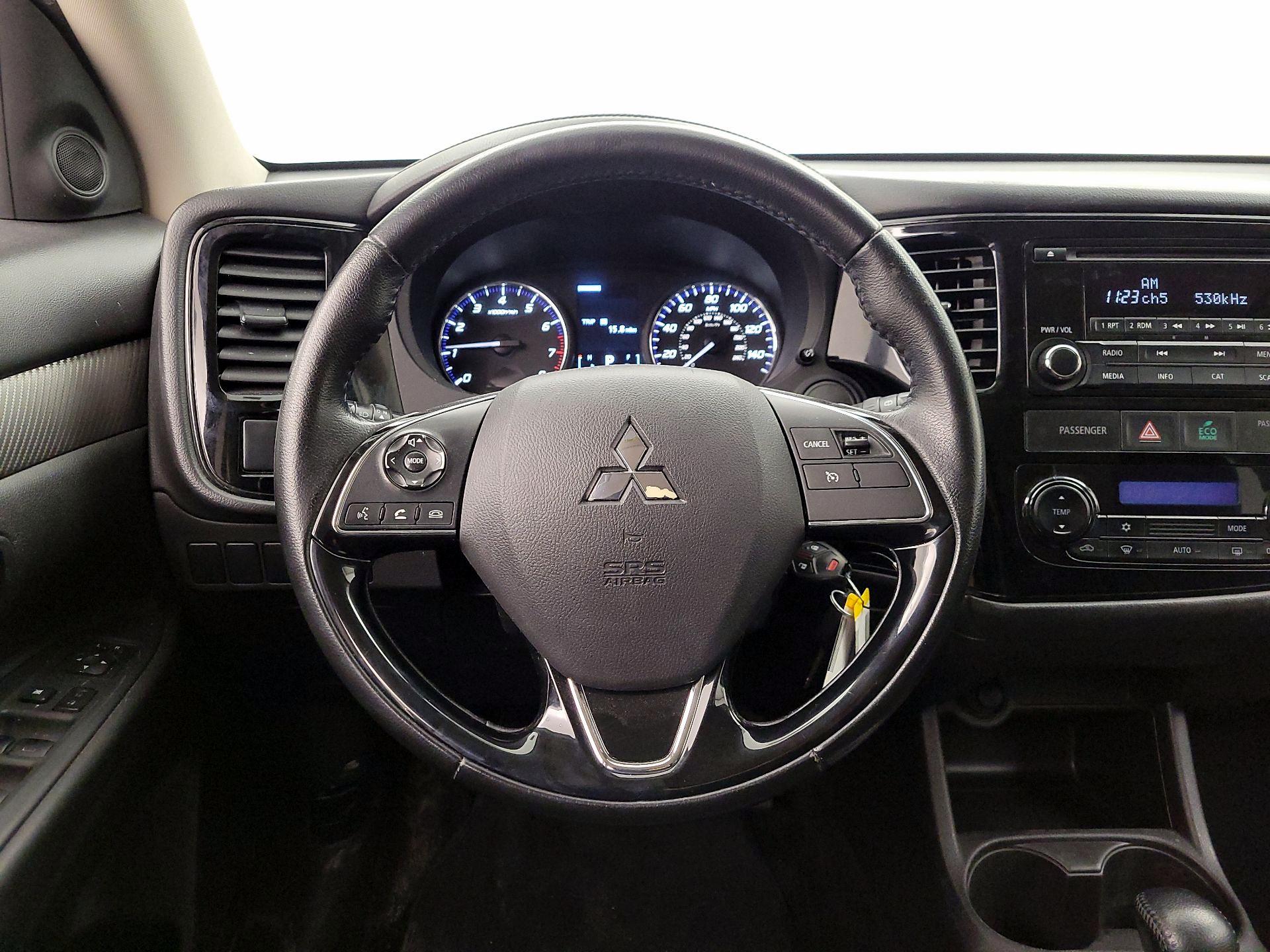 Thumbnail: 2016 Mitsubishi Outlander - 10