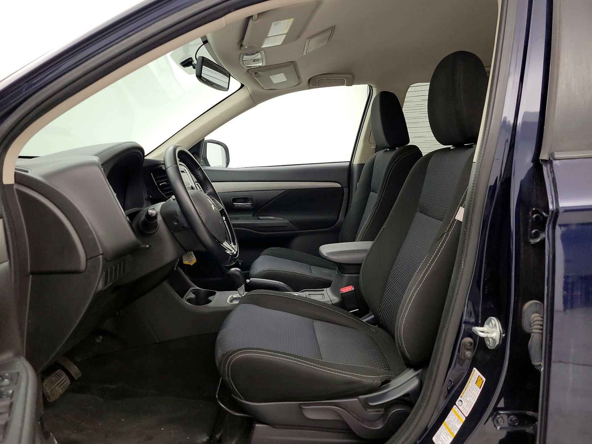 Thumbnail: 2016 Mitsubishi Outlander - 11