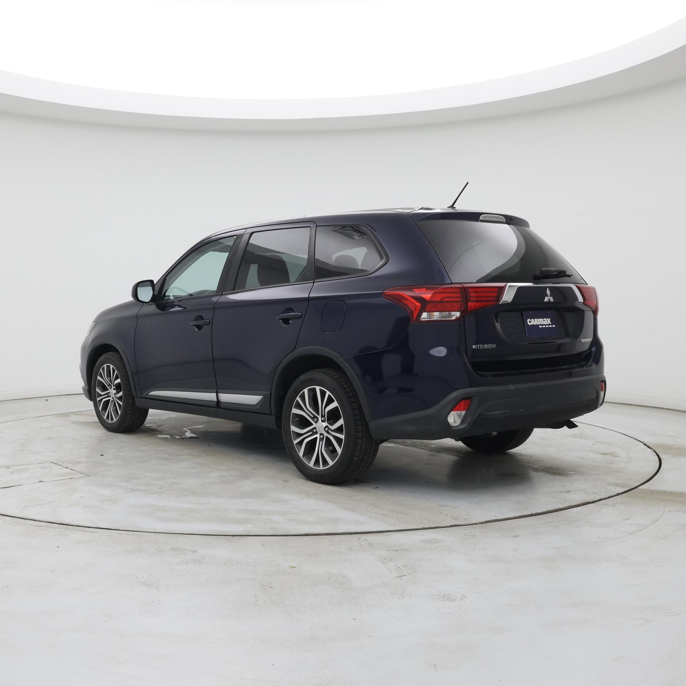 Thumbnail: 2016 Mitsubishi Outlander - 2