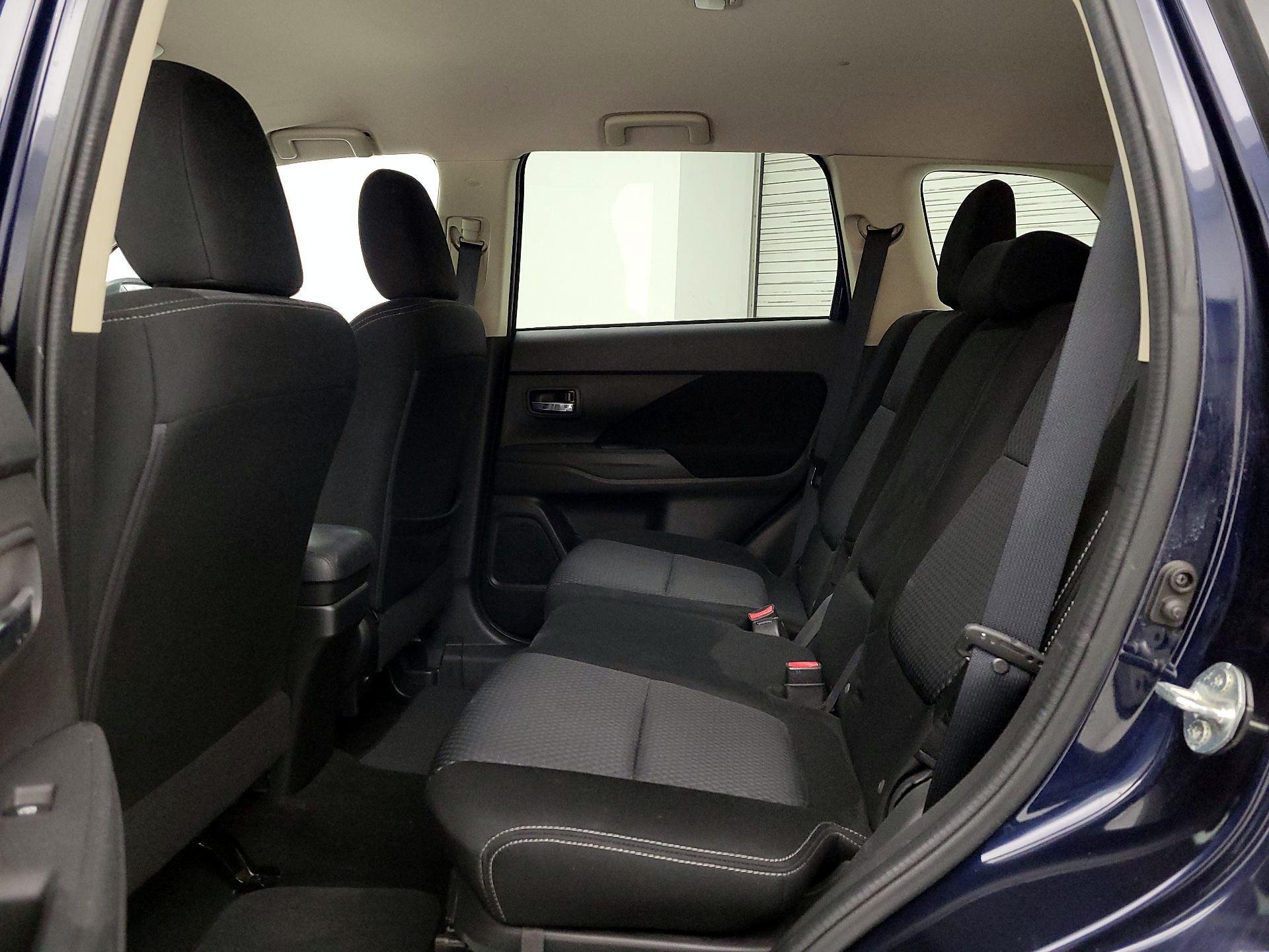 Thumbnail: 2016 Mitsubishi Outlander - 19