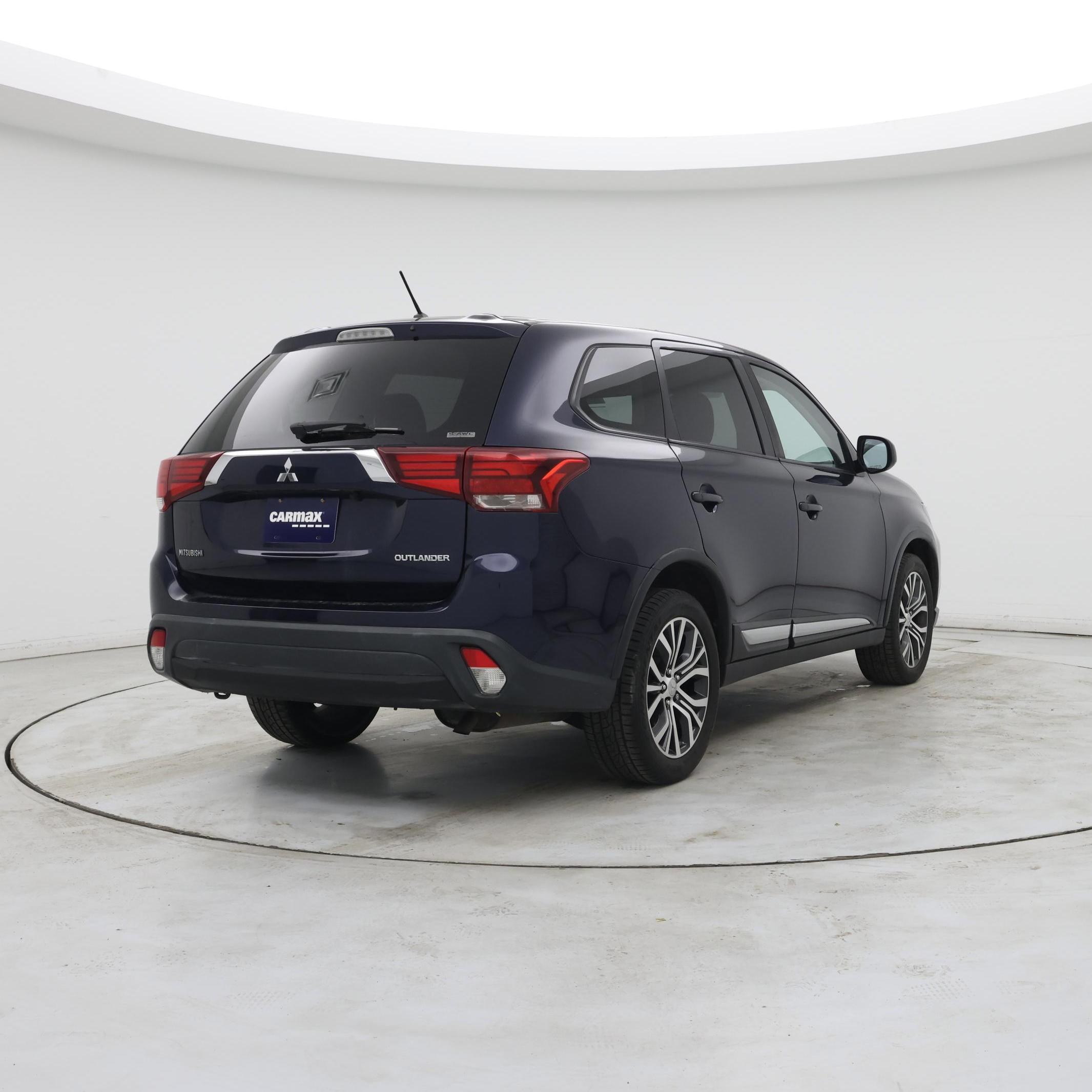 Thumbnail: 2016 Mitsubishi Outlander - 8