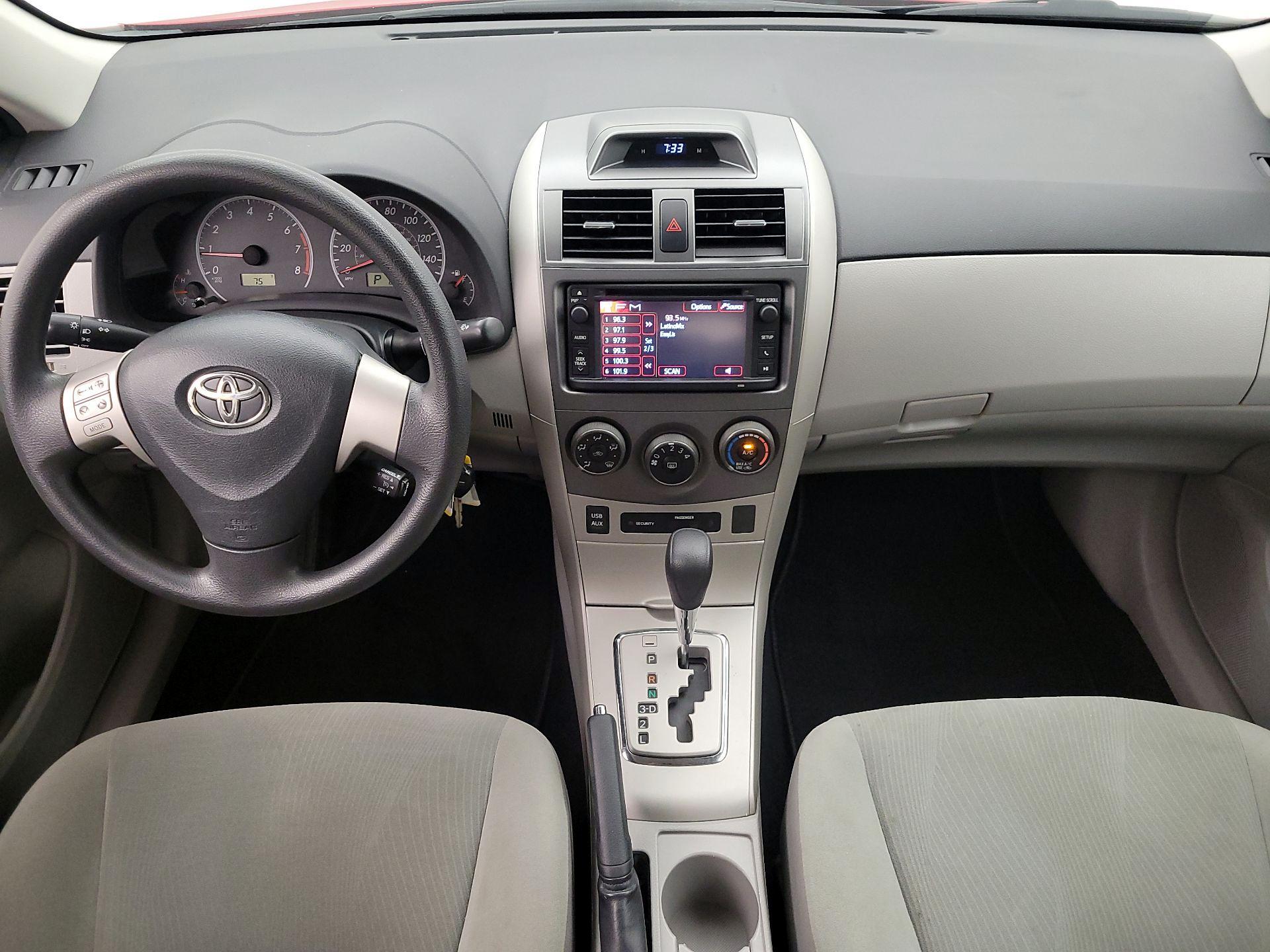 Thumbnail: 2013 Toyota Corolla - 9