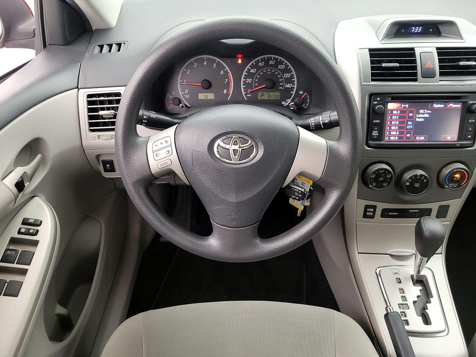 Thumbnail: 2013 Toyota Corolla - 10