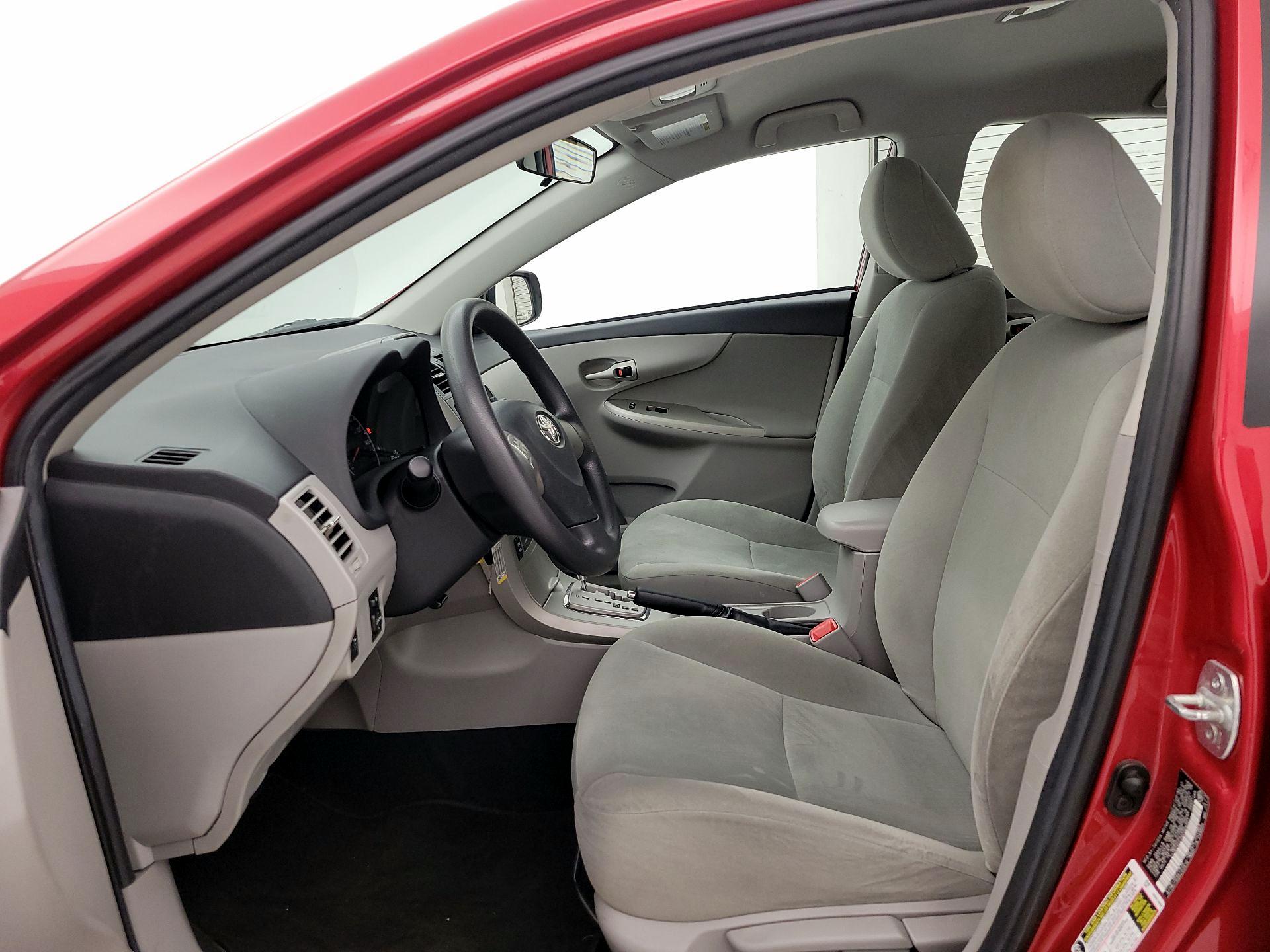 Thumbnail: 2013 Toyota Corolla - 11