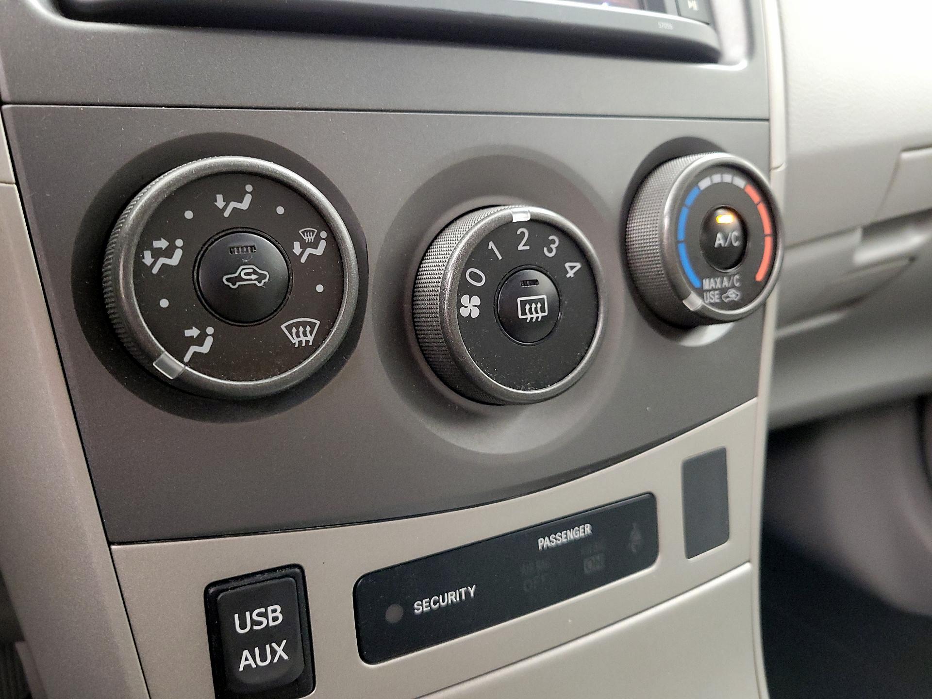 Thumbnail: 2013 Toyota Corolla - 15