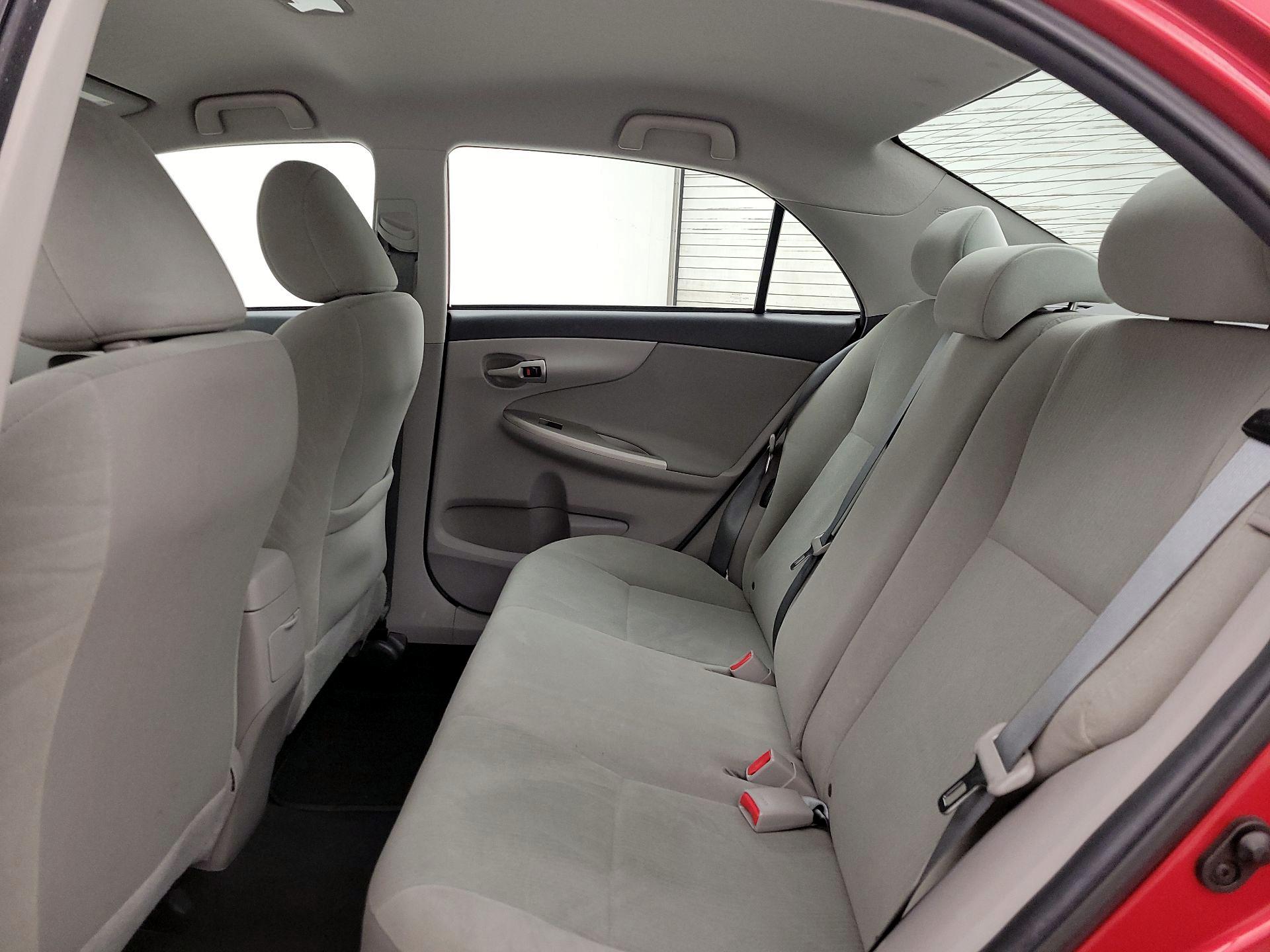Thumbnail: 2013 Toyota Corolla - 18