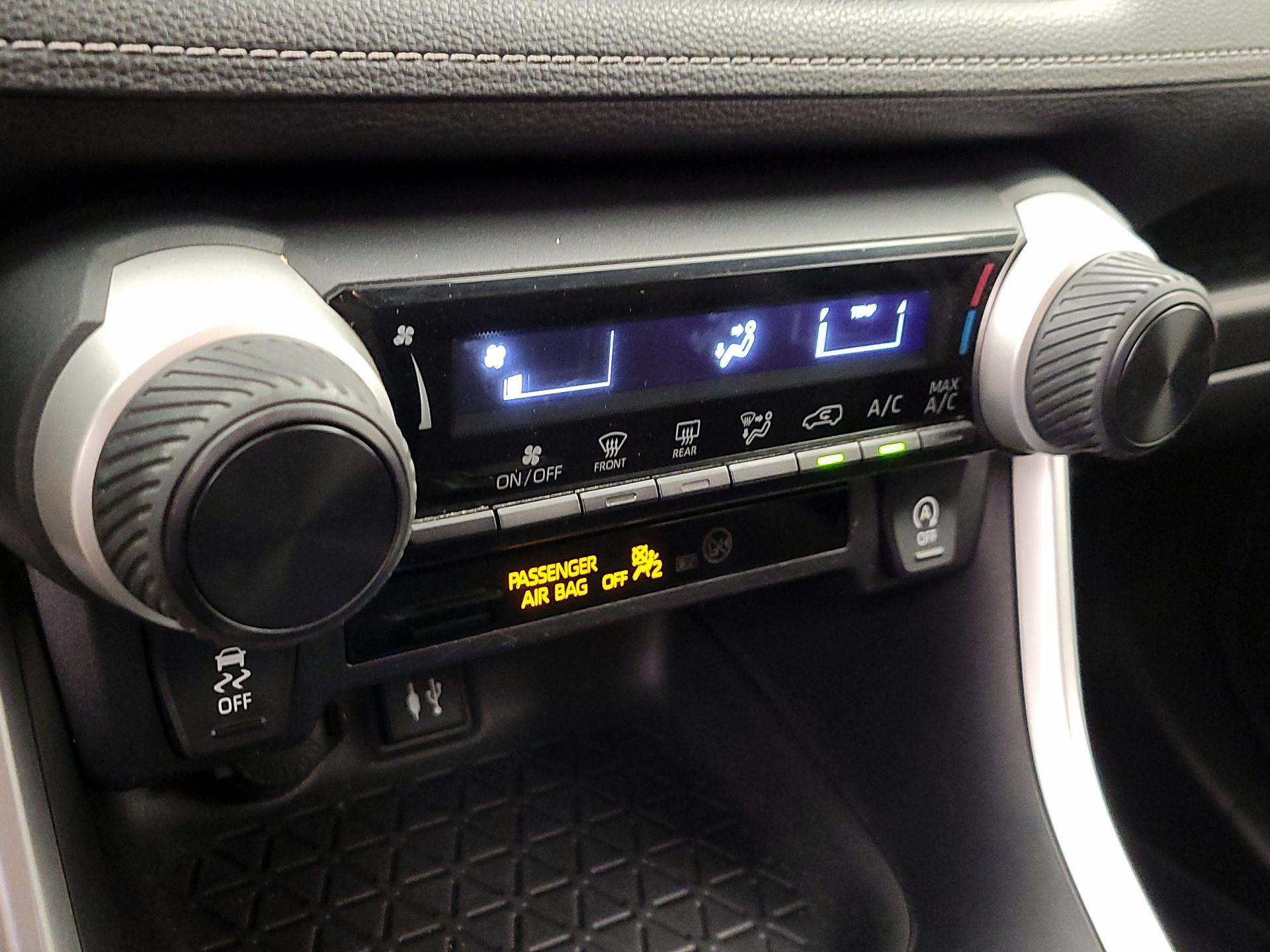 Thumbnail: 2019 Toyota RAV4 - 16