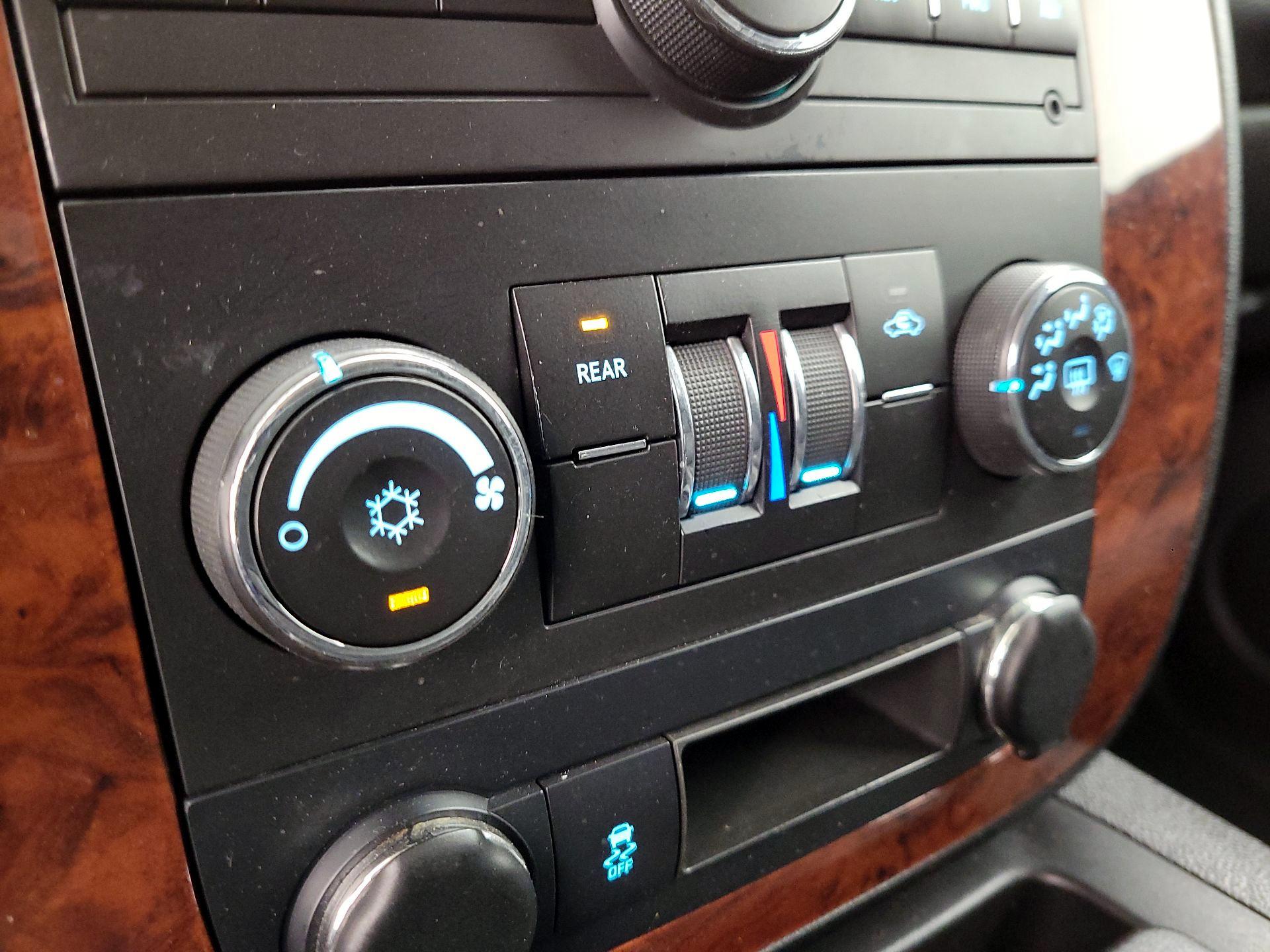 Thumbnail: 2013 Chevrolet Tahoe - 15