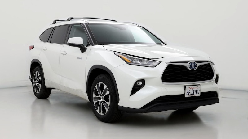 2020 Toyota Highlander XLE Hero Image