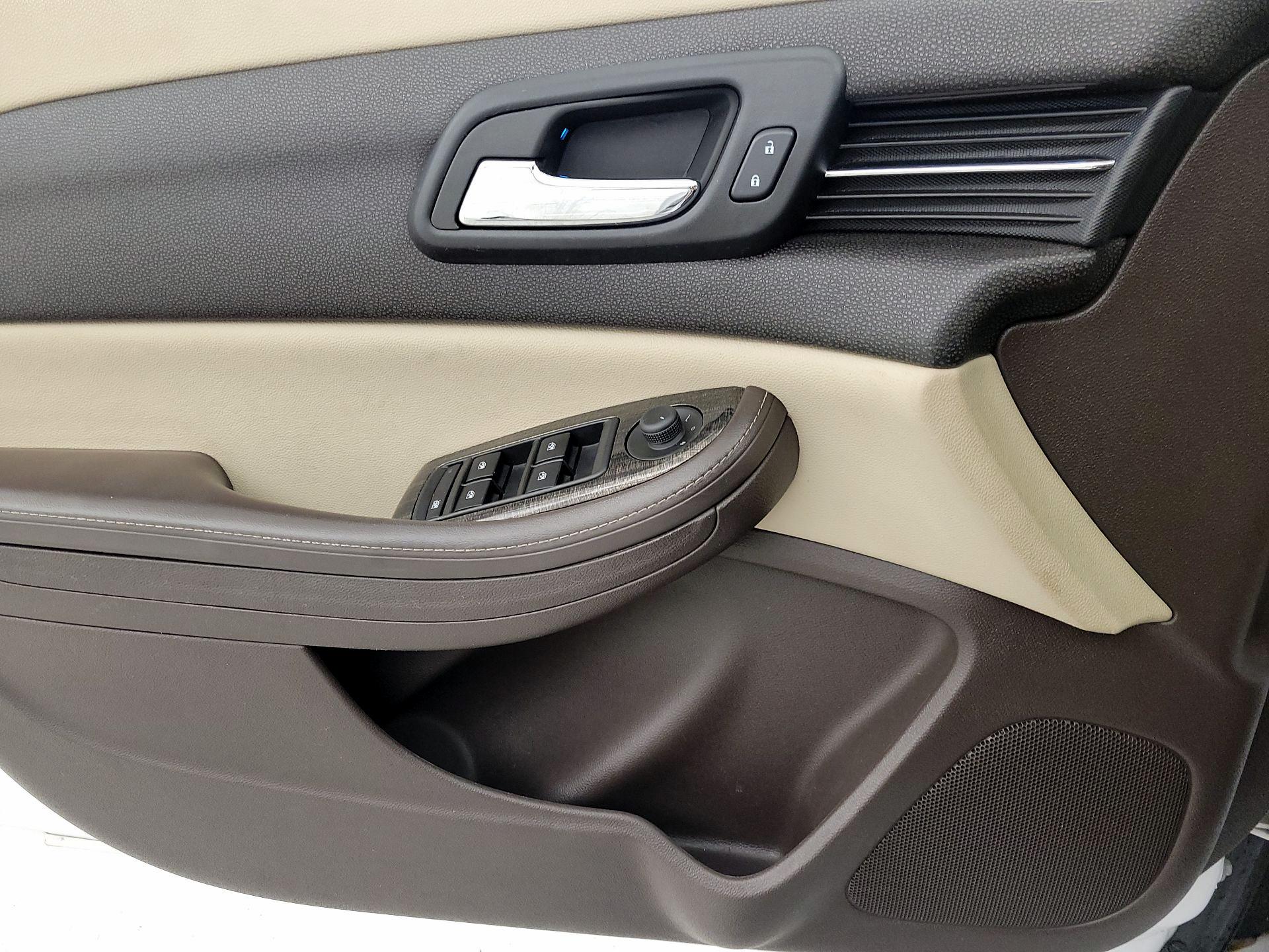 Thumbnail: 2015 Chevrolet Malibu - 12