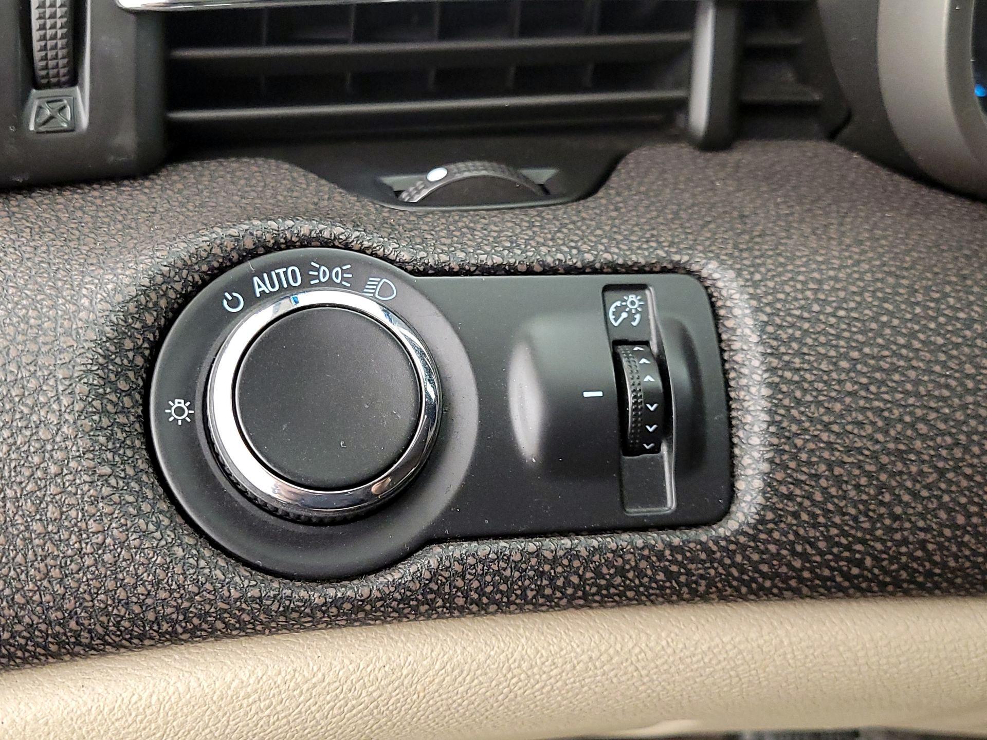 Thumbnail: 2015 Chevrolet Malibu - 13