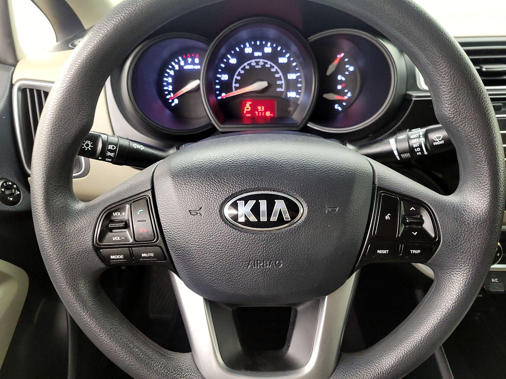 Thumbnail: 2016 Kia Rio - 10