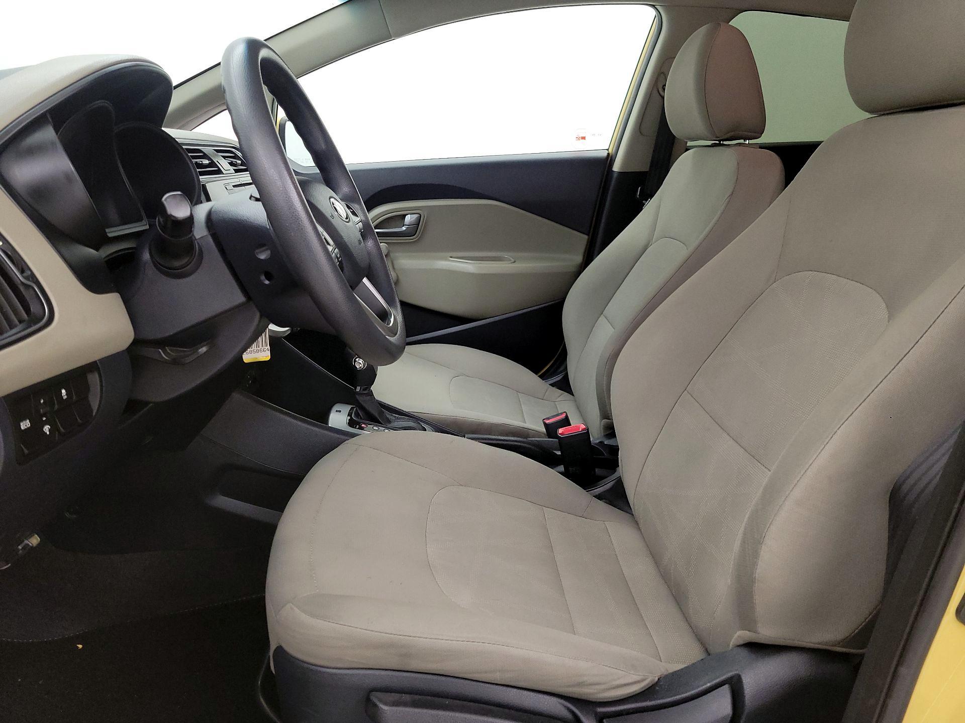 Thumbnail: 2016 Kia Rio - 11