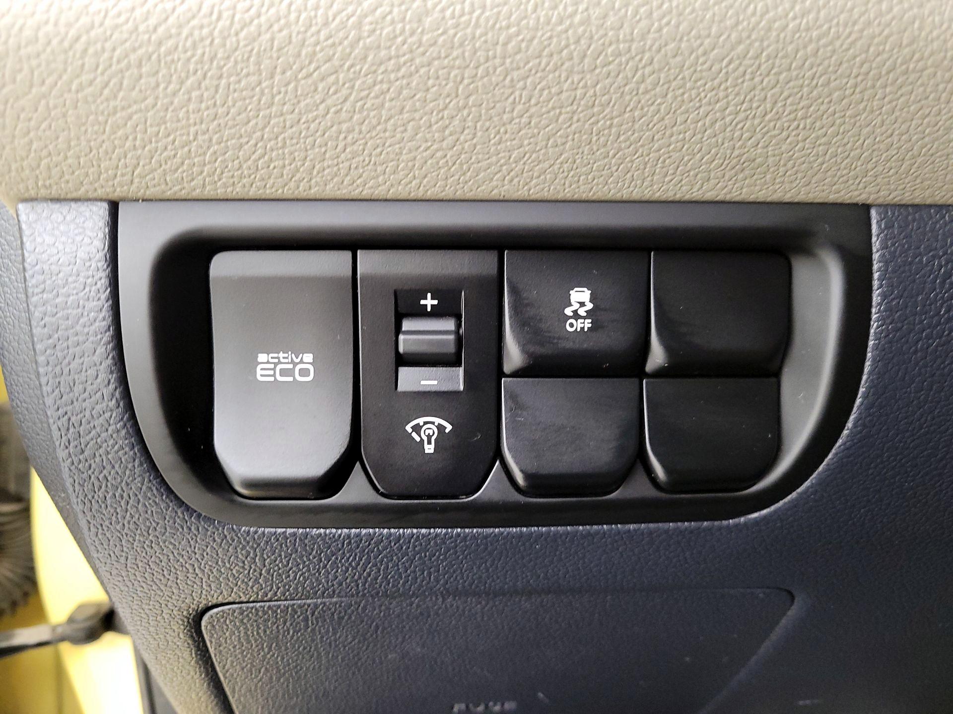 Thumbnail: 2016 Kia Rio - 13